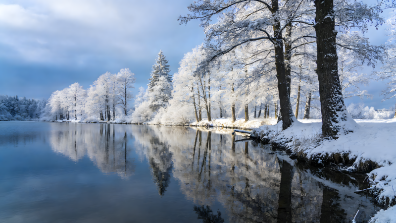 冬湖雪景镜像图片