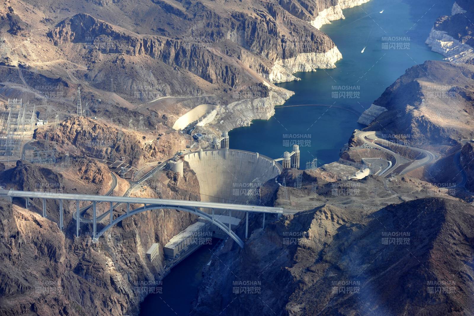 美国峡谷大坝与拱桥图片