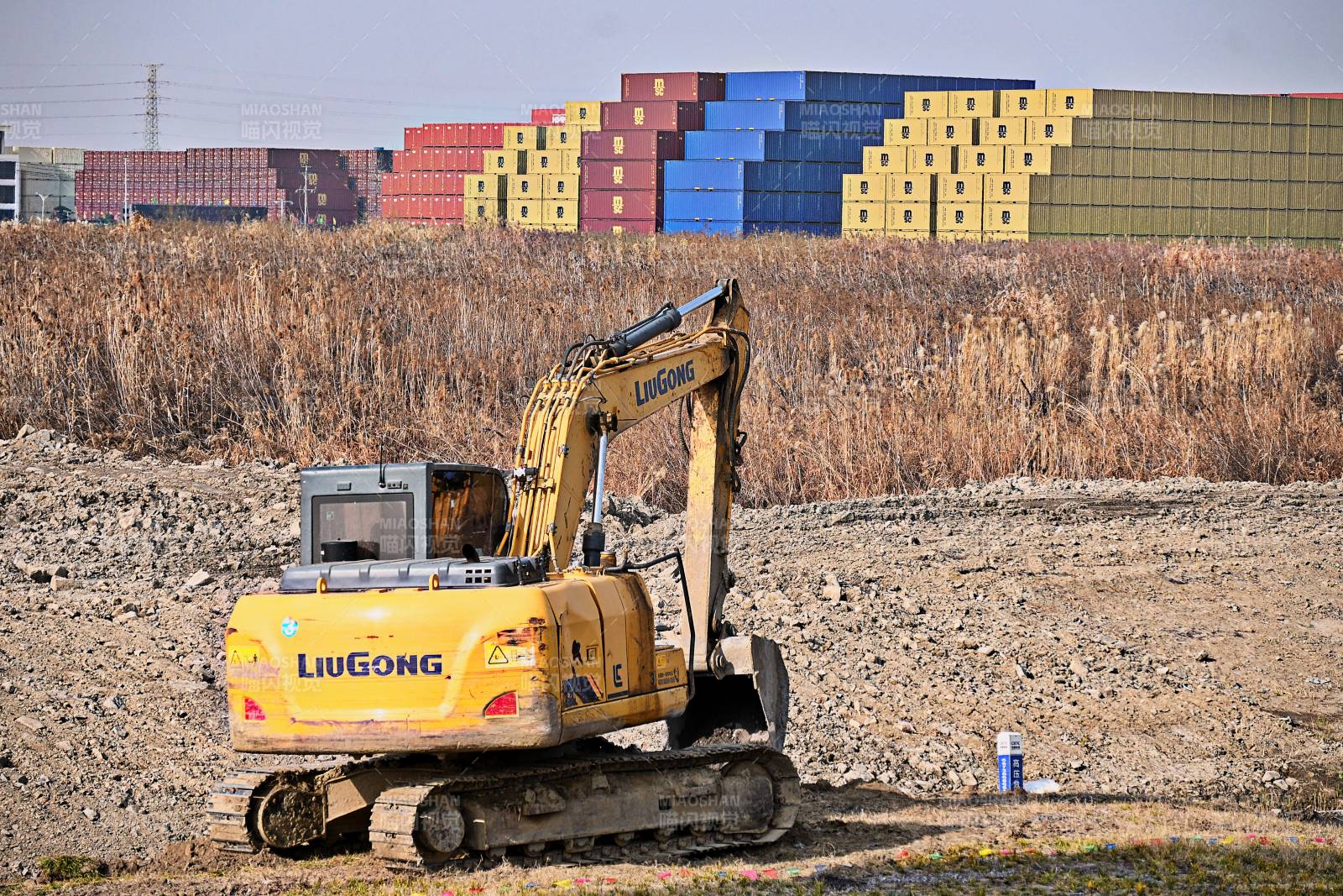柳工挖掘机作业现场图片