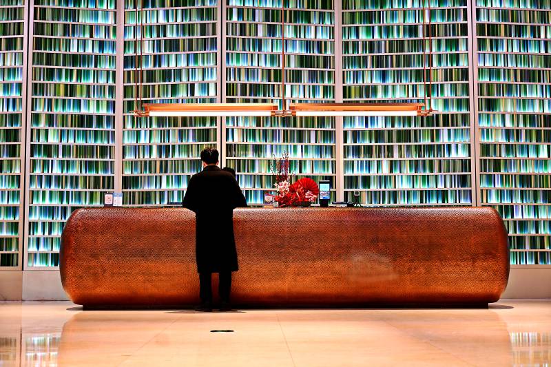 宾馆大堂服务前台图片