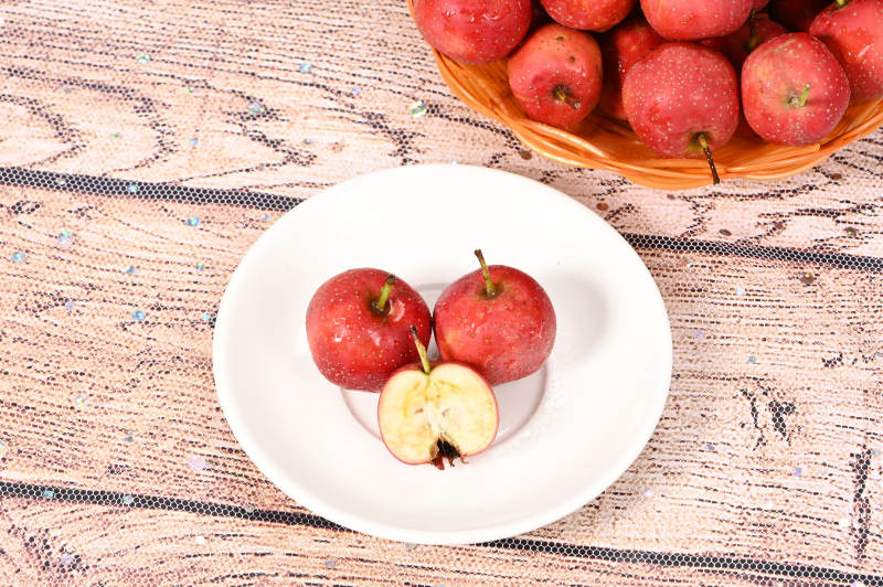 酸甜美味圆润光滑健康食物山楂特写图片