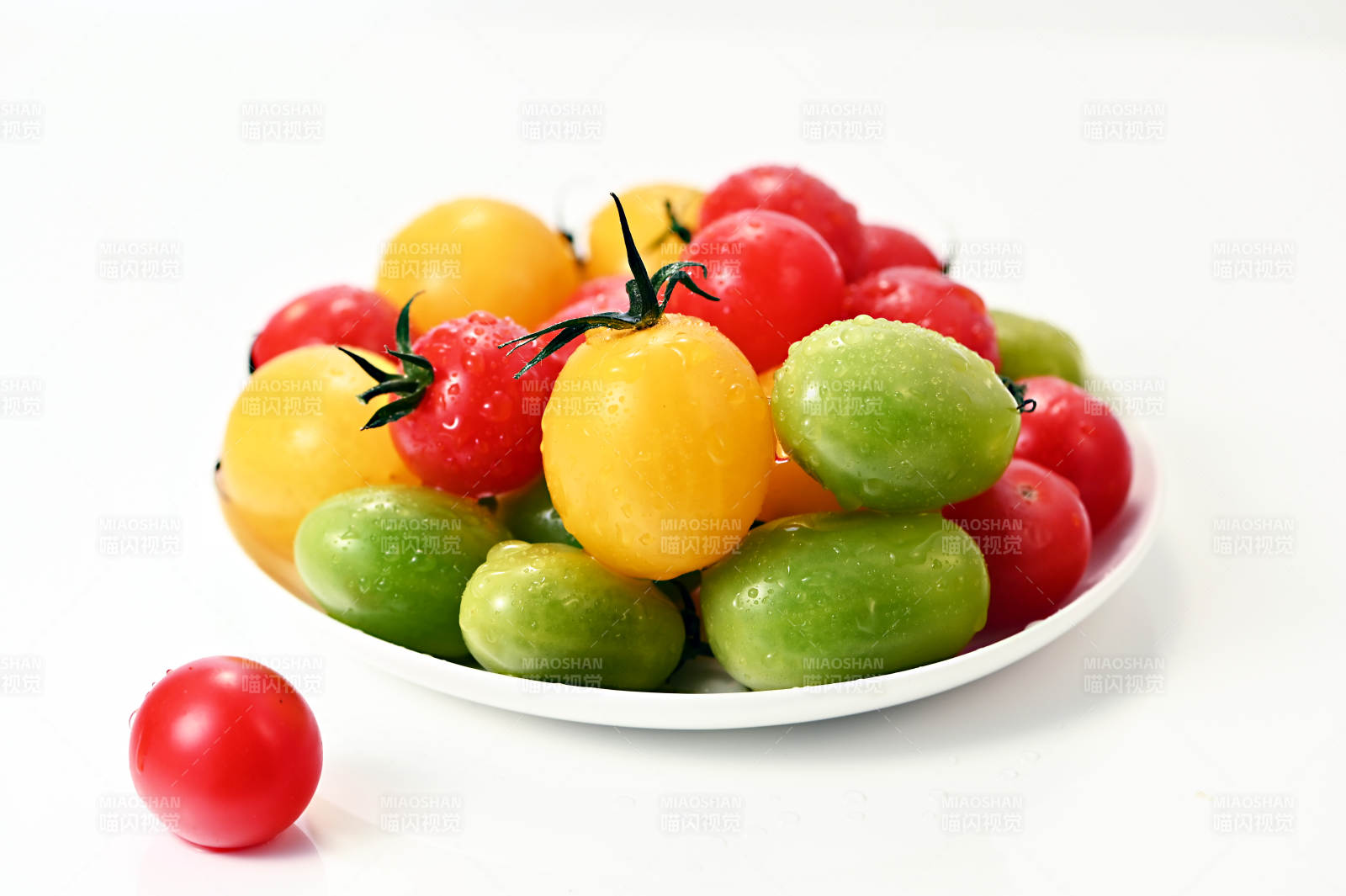 爆浆多汁鲜嫩可口多彩小番茄特写图片