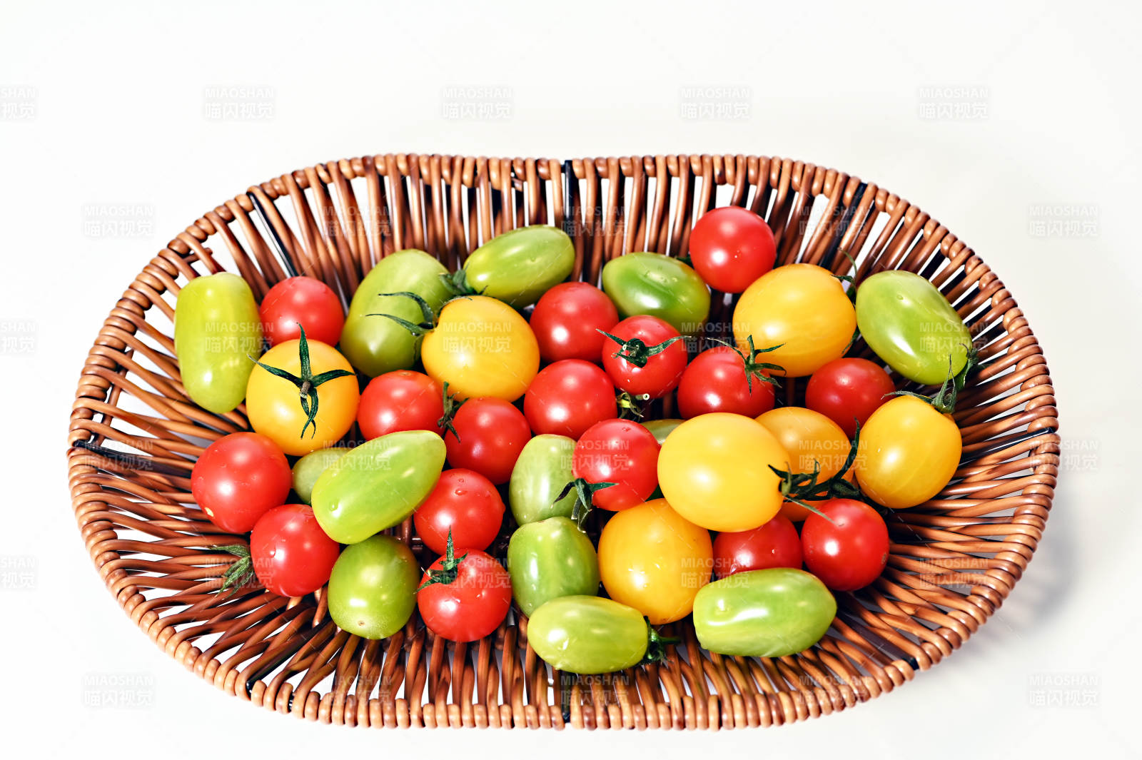 爆浆多汁鲜嫩可口多彩小番茄特写图片