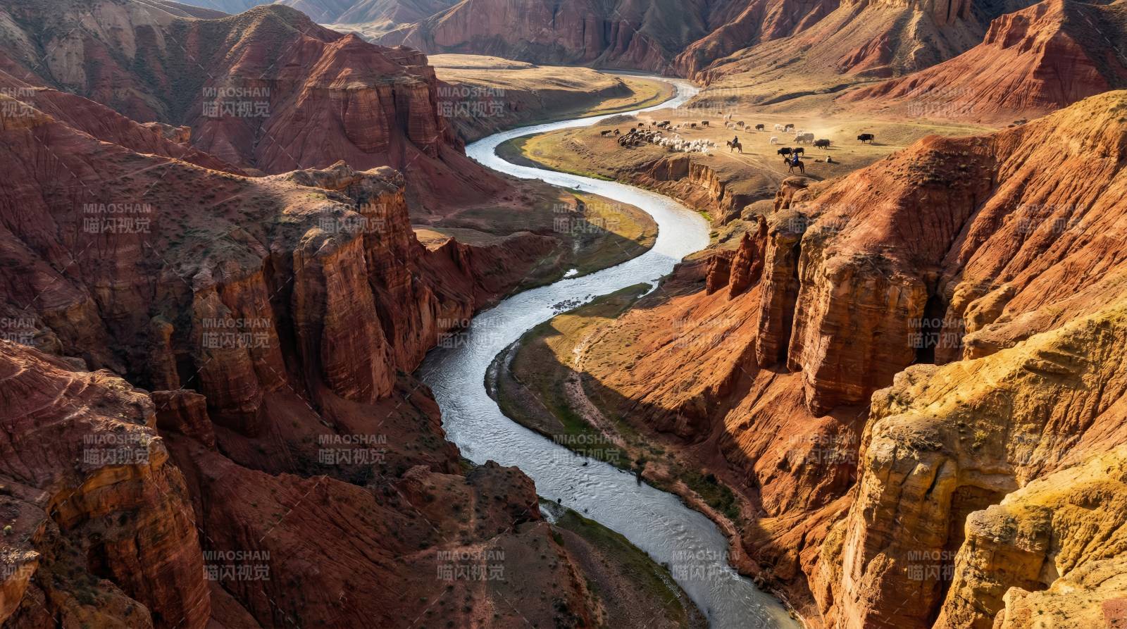 峡谷河流蜿蜒图片
