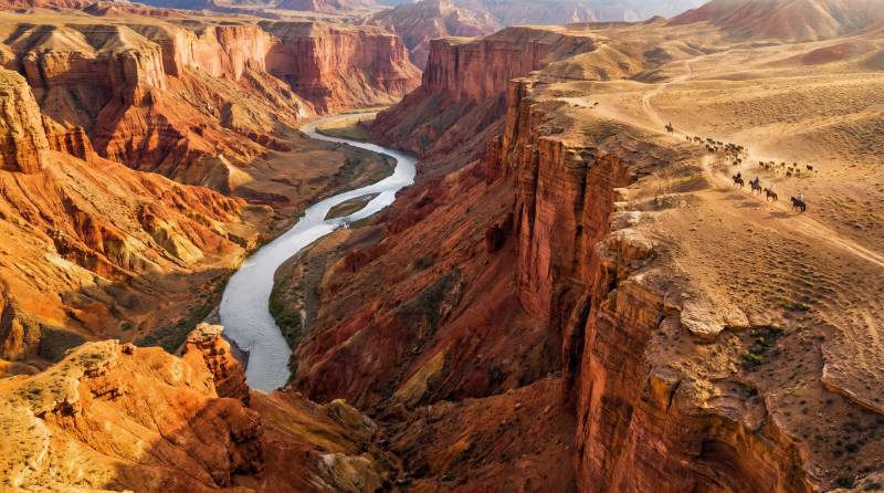 峡谷河流风光图片