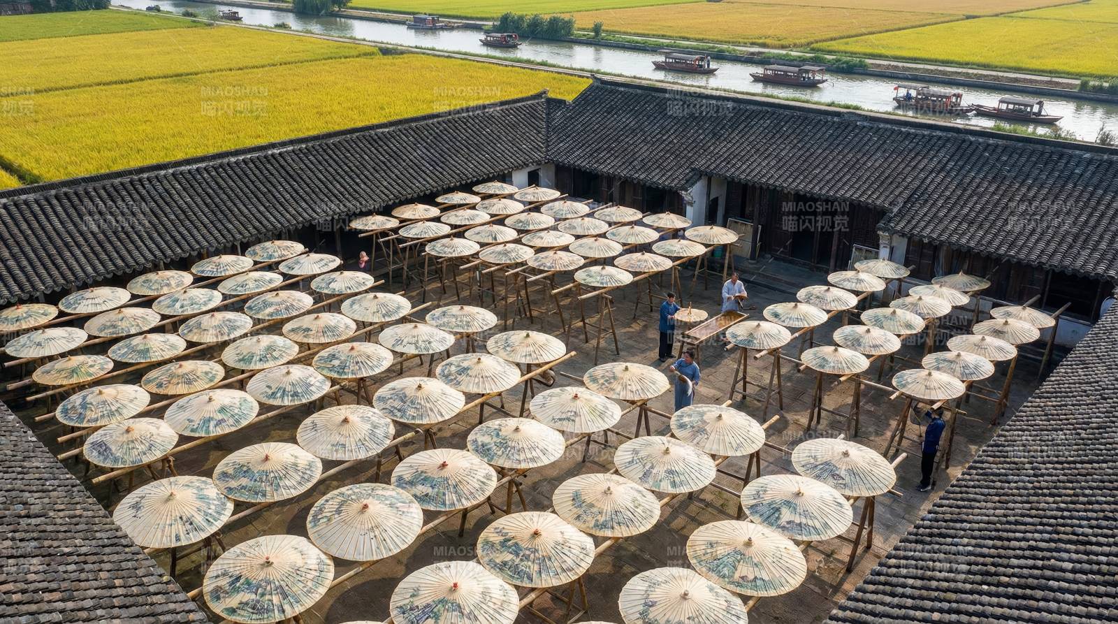 油纸伞晒场图片