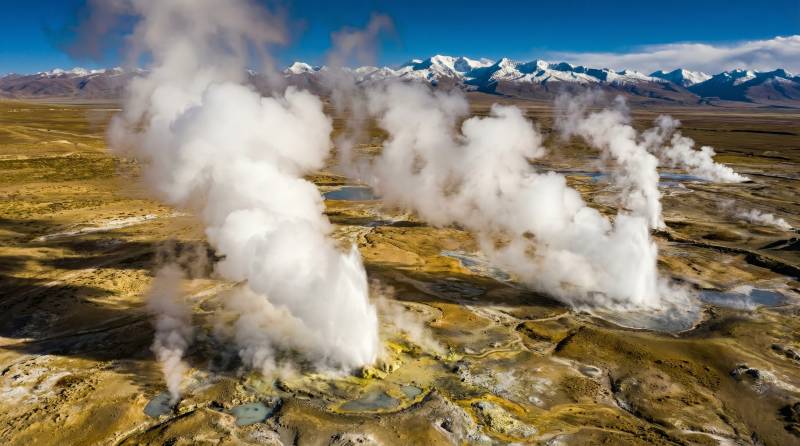 地热喷发奇景图片