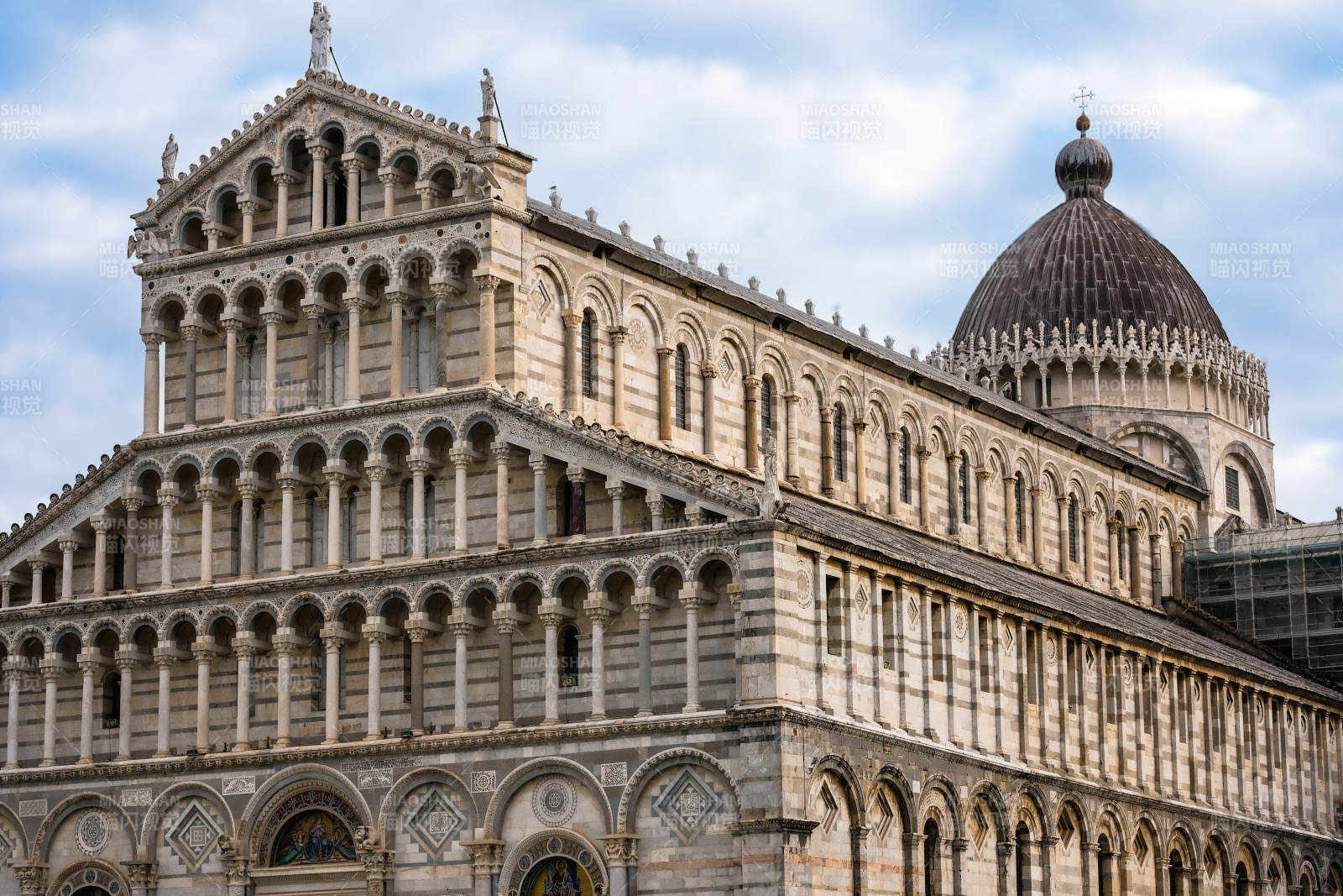 意大利比萨大教堂外观图片