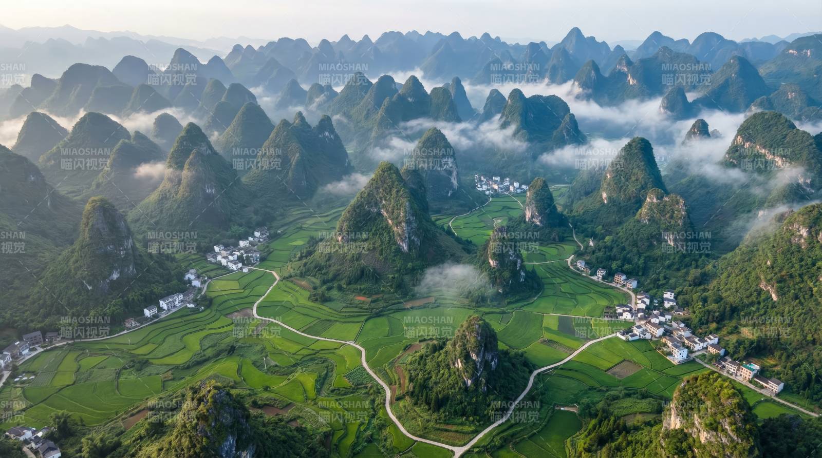 喀斯特山水画卷图片