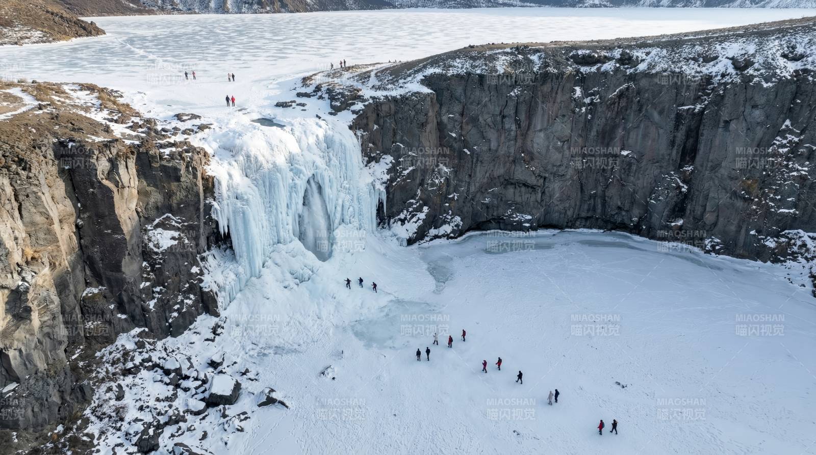 冰封瀑布奇观图片