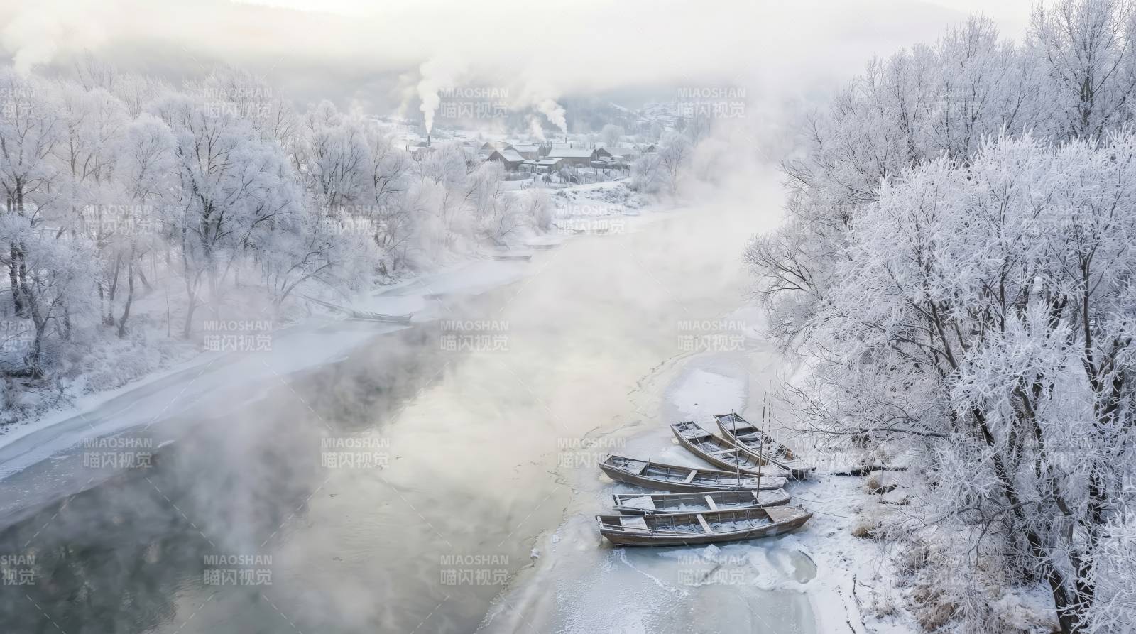 冬河雾凇静谧景图片