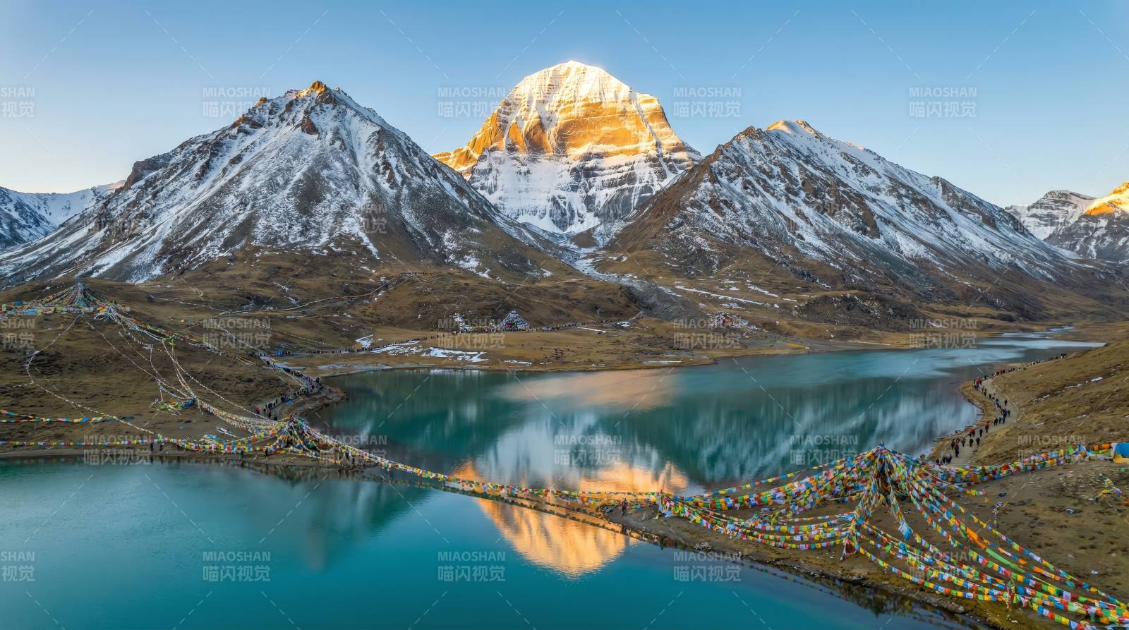雪山倒影湖光美图片