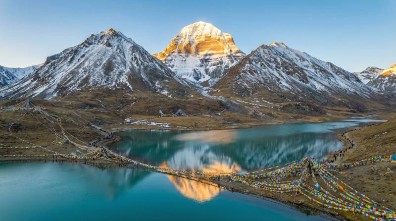 雪山倒影湖光美图片