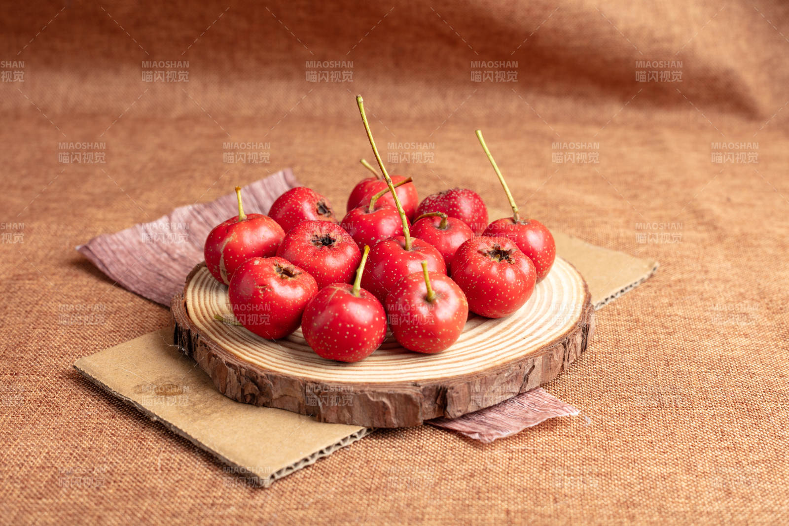 鲜红山楂图片