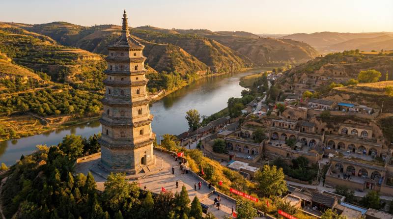 塔影映河山图片