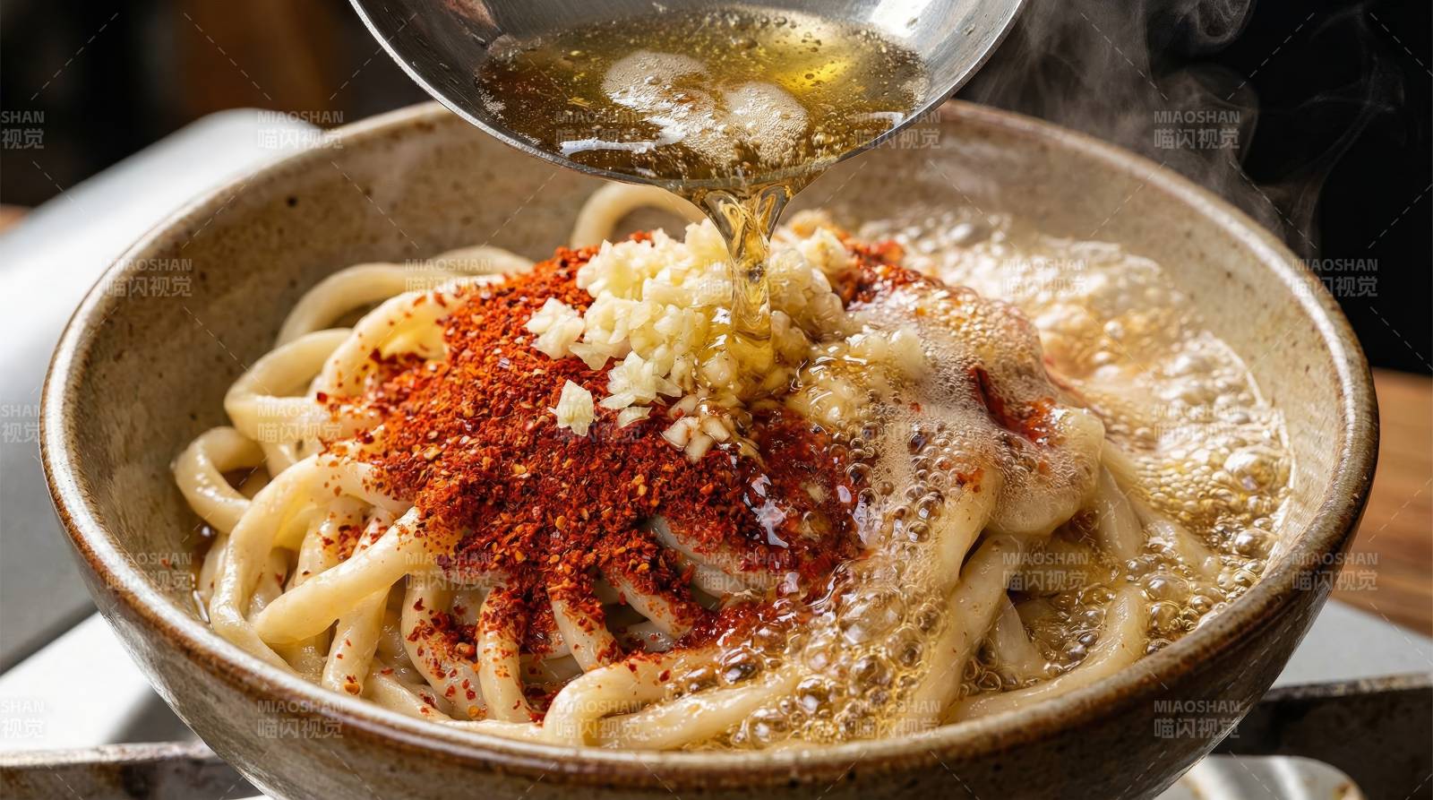 热汤浇面 香气四溢图片