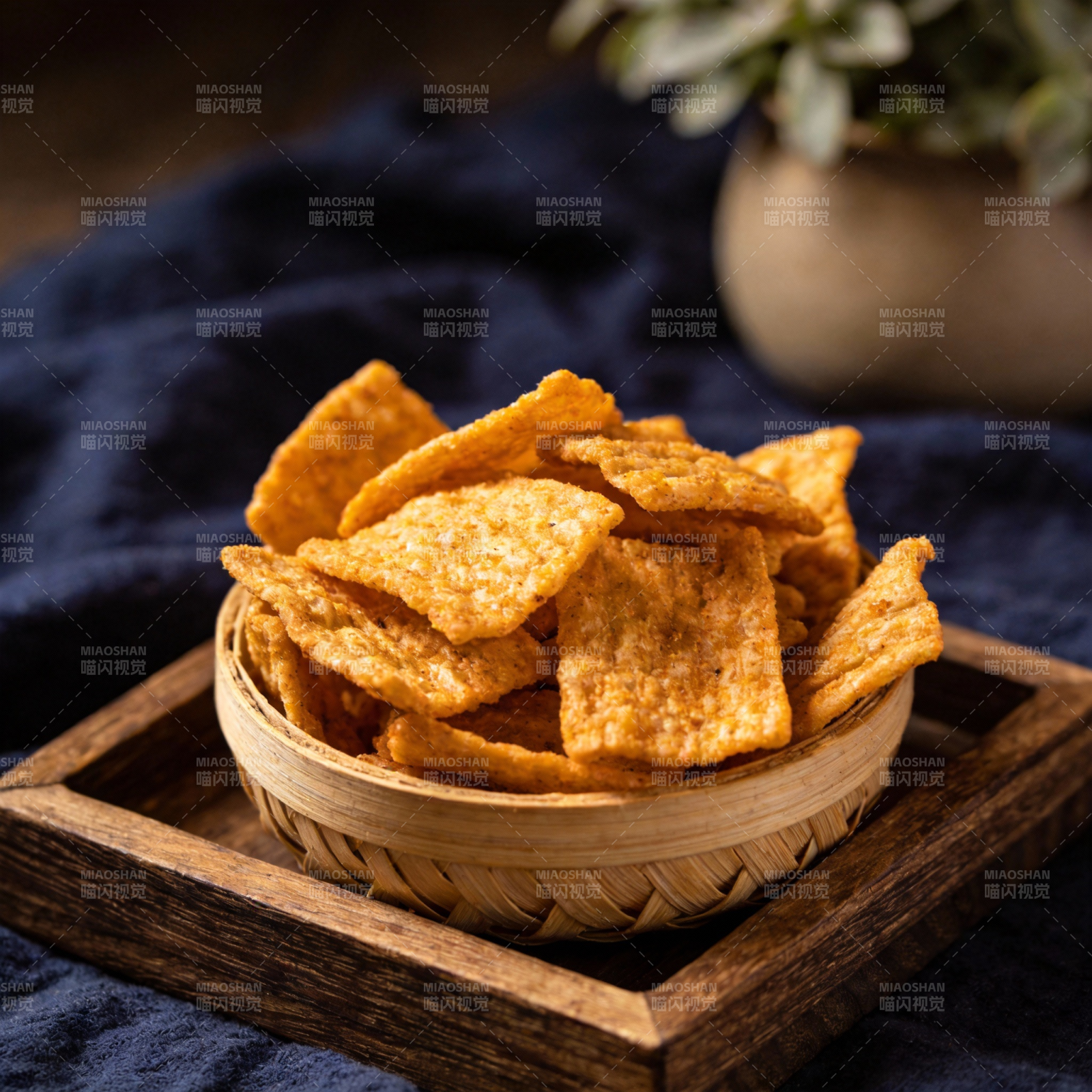 金黄薯片 香脆可口图片