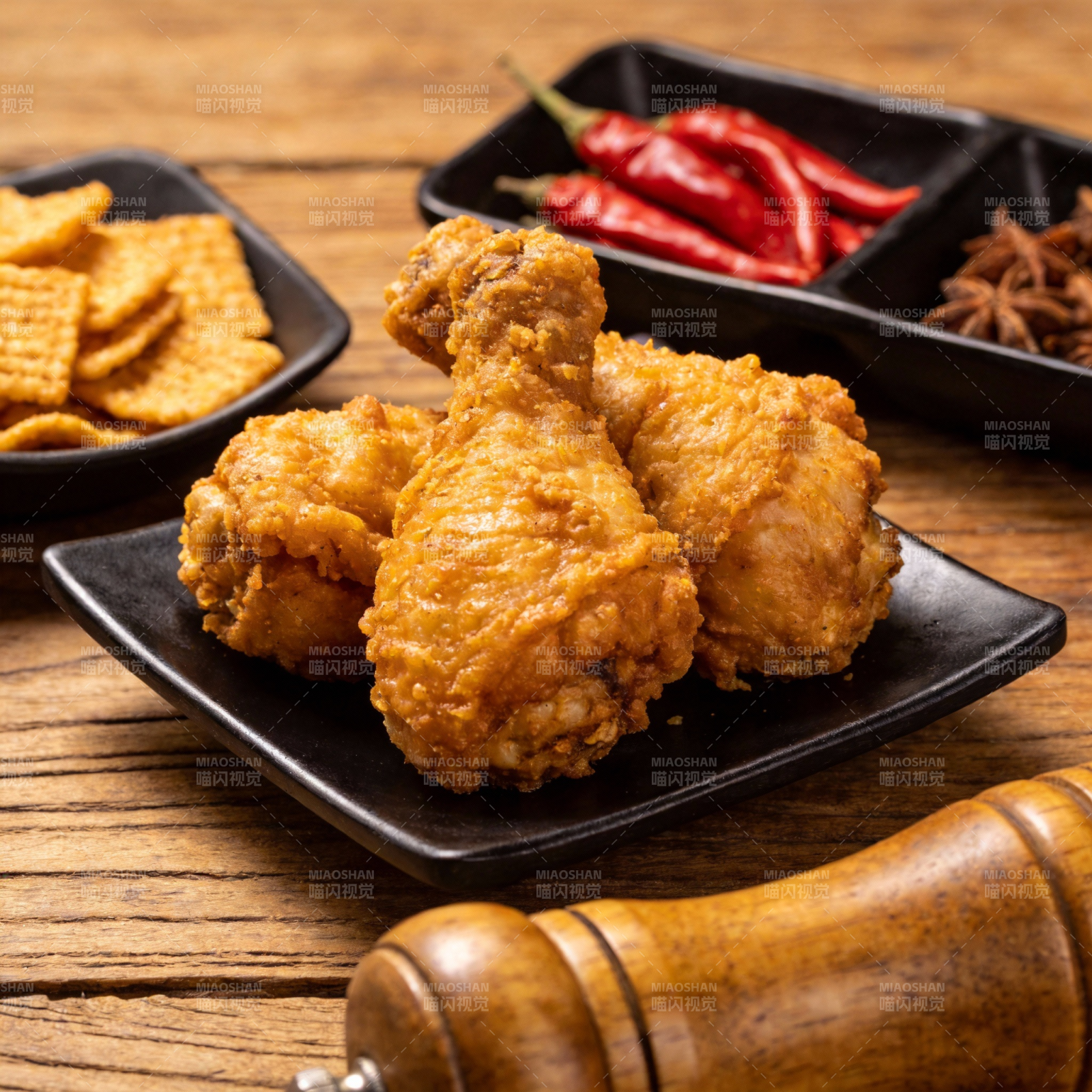 金黄炸鸡腿配辣味图片