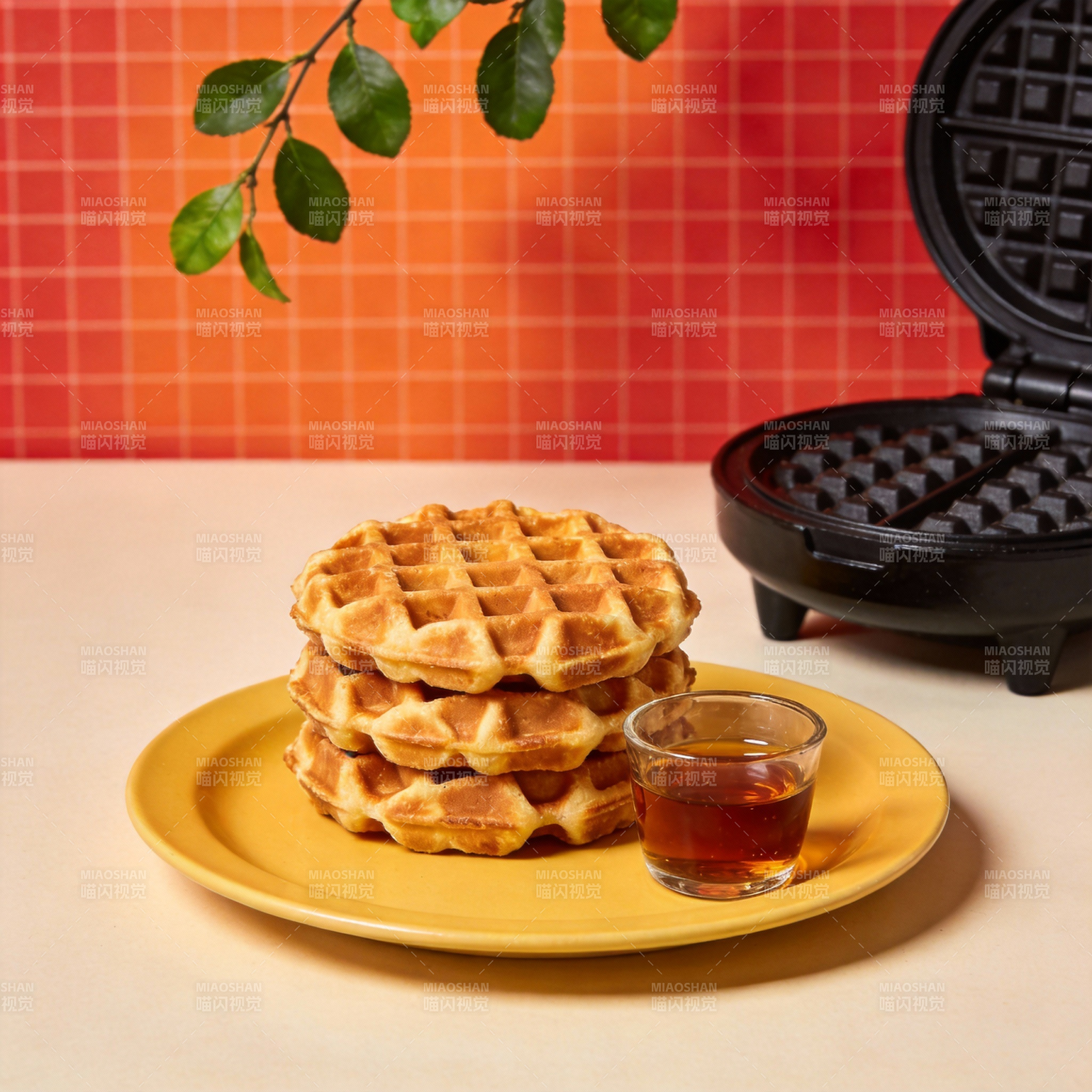 金黄华夫饼配糖浆图片