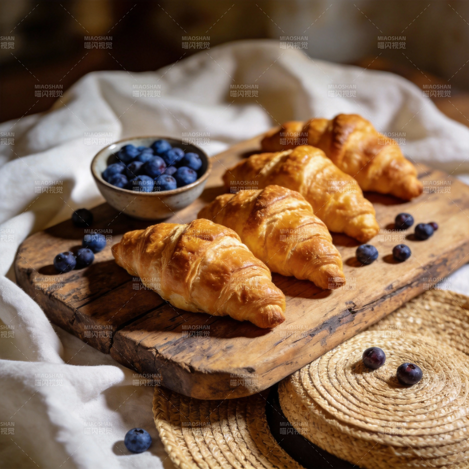 蓝莓可颂面包图片