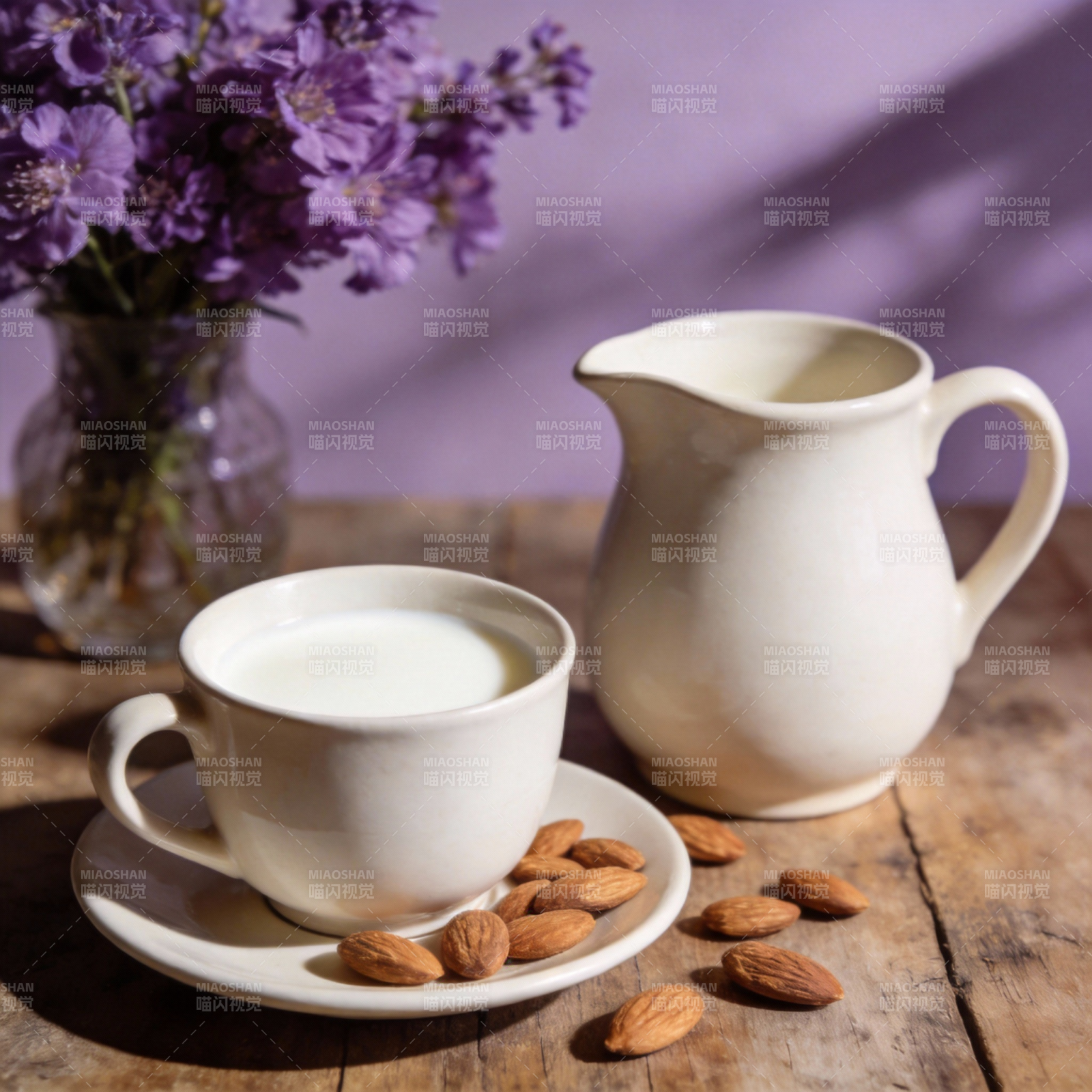 紫花旁的奶香时光图片