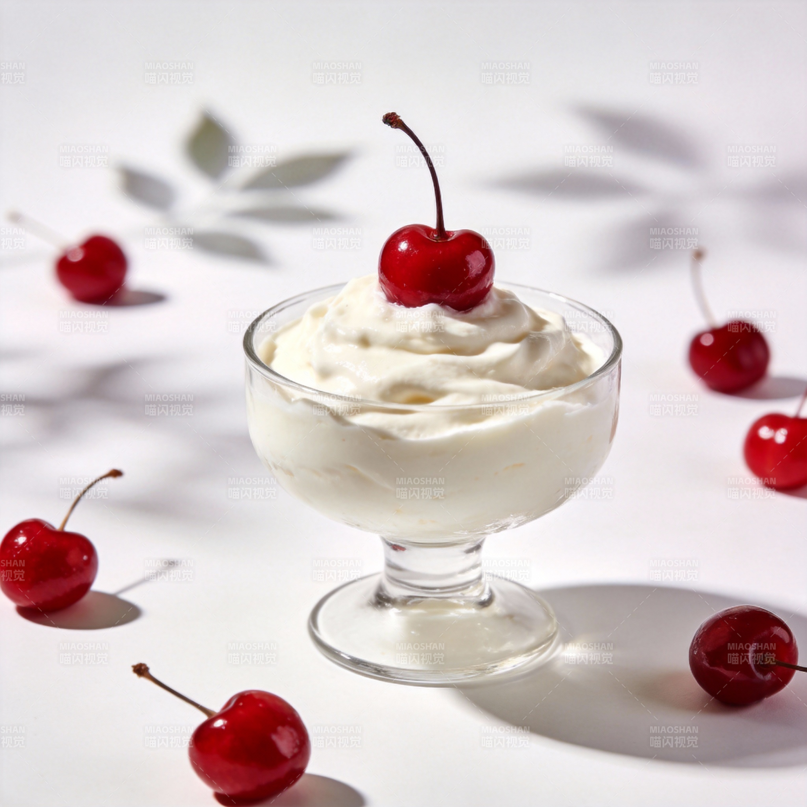 樱桃奶油甜品图片