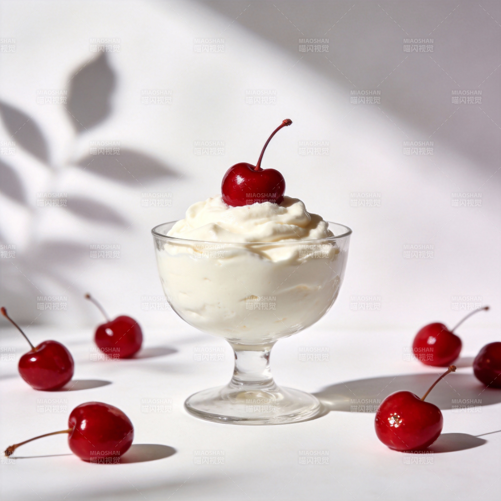 樱桃奶油甜品图片