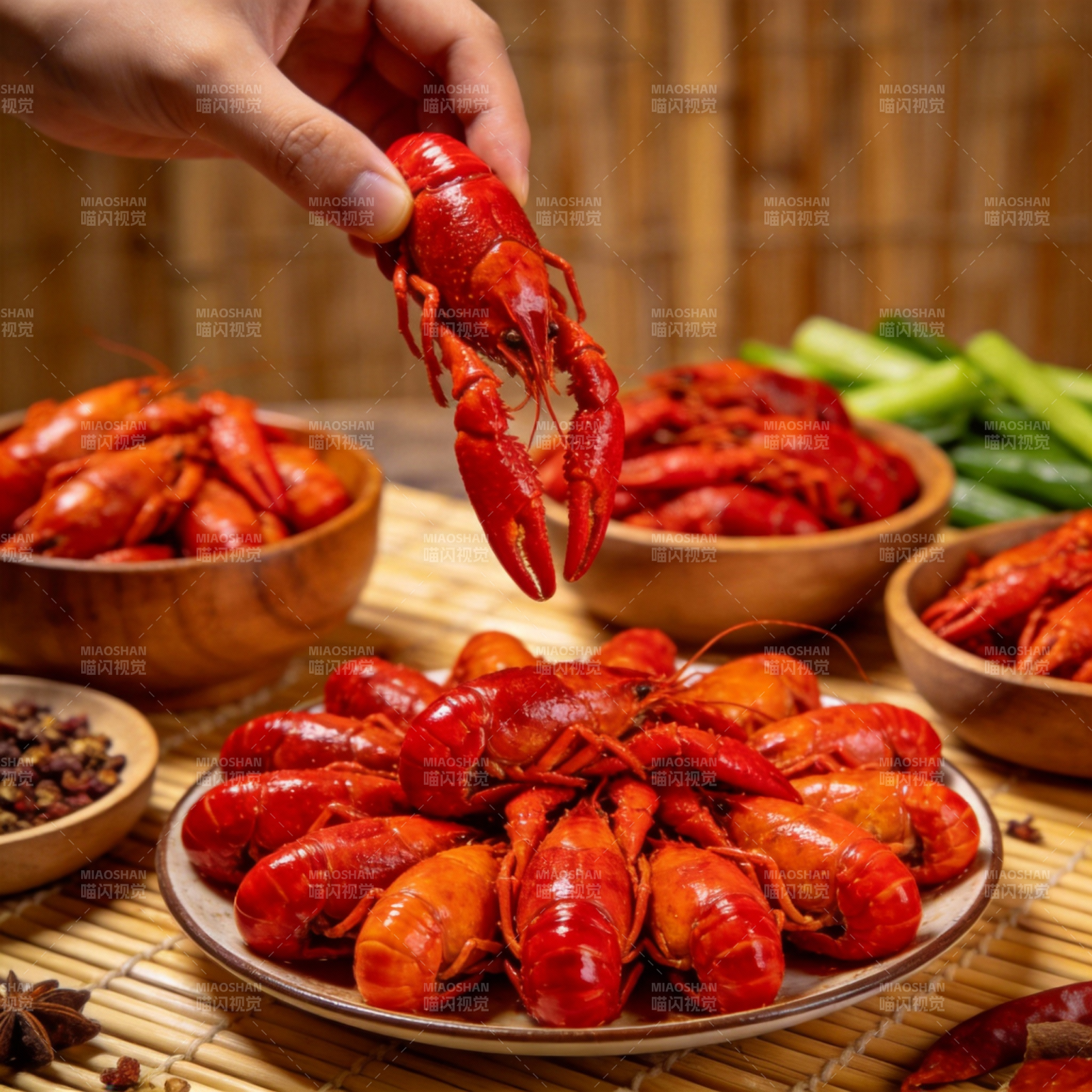麻辣小龙虾盛宴图片