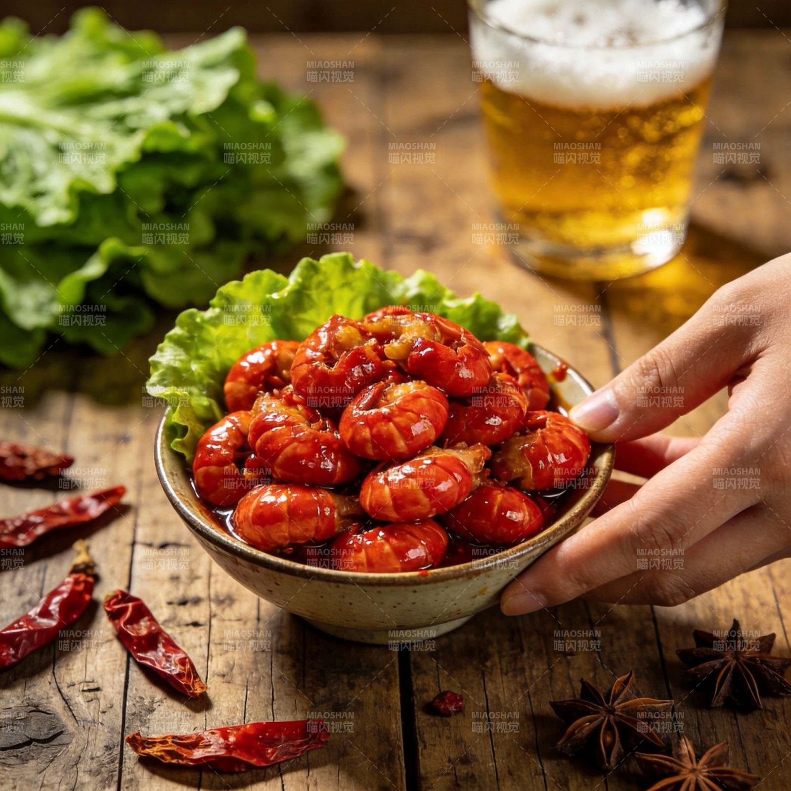 麻辣小龙虾配啤酒图片