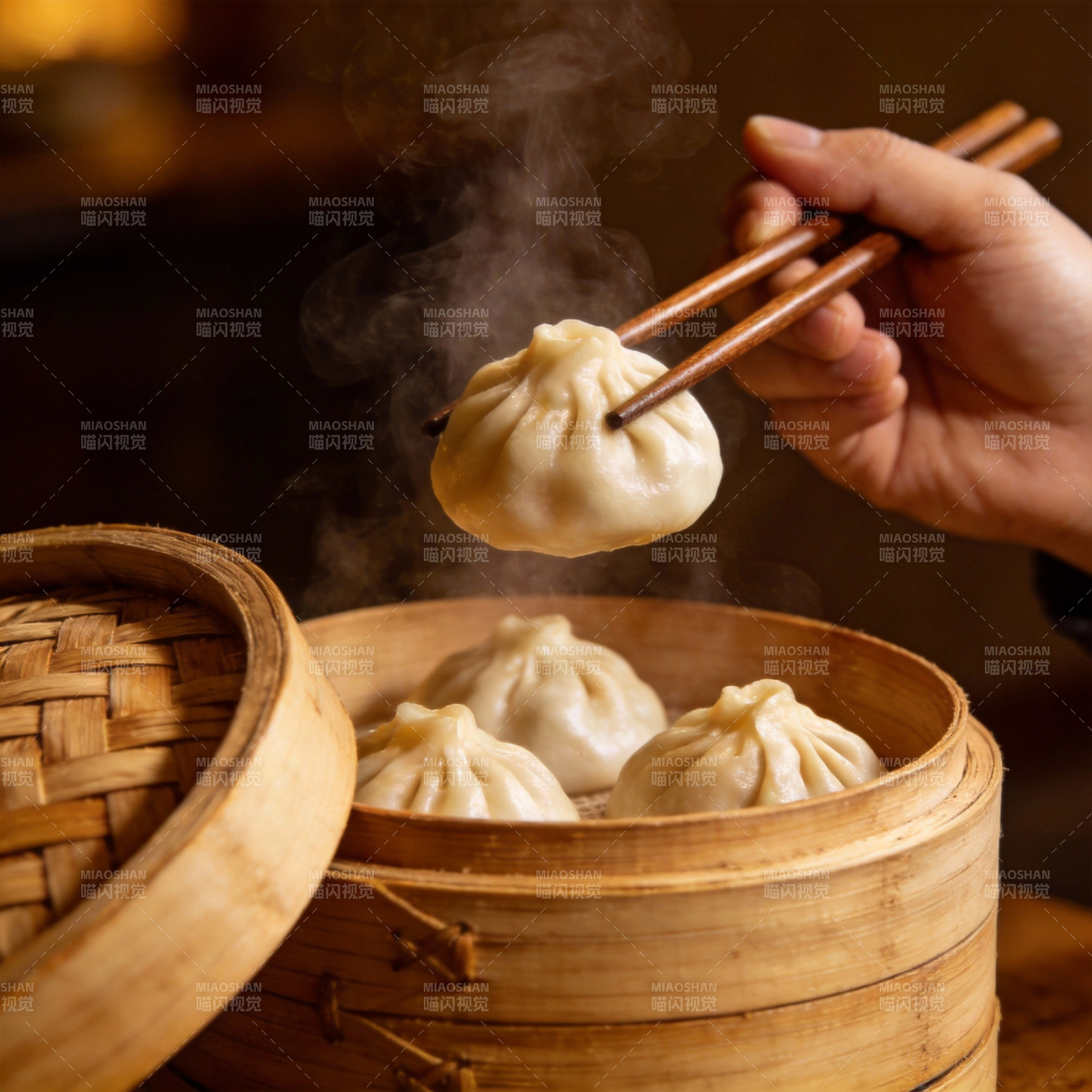 热腾腾的蒸包图片