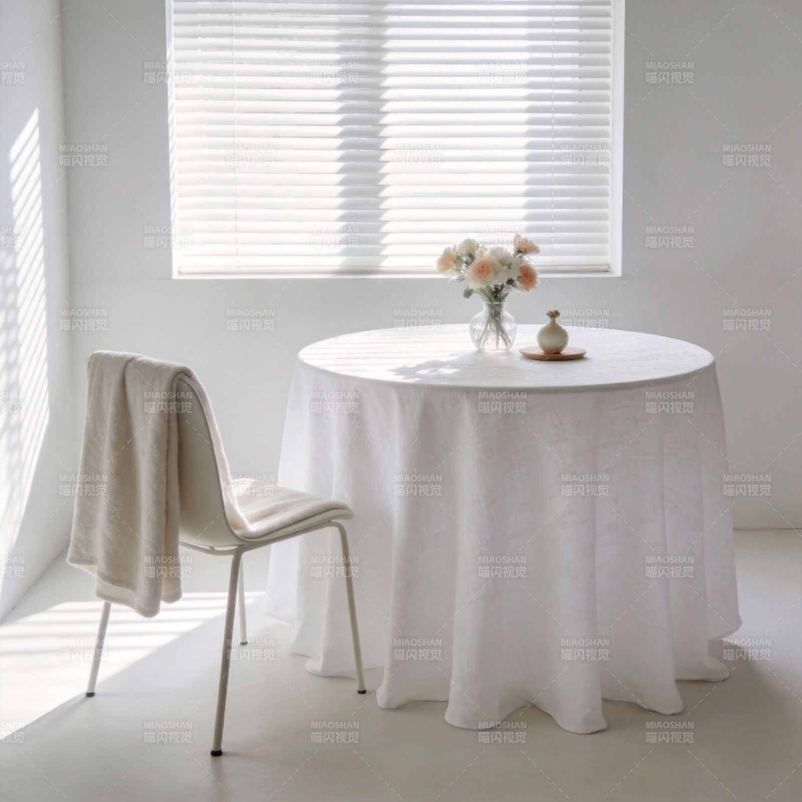 简约餐桌布置图片