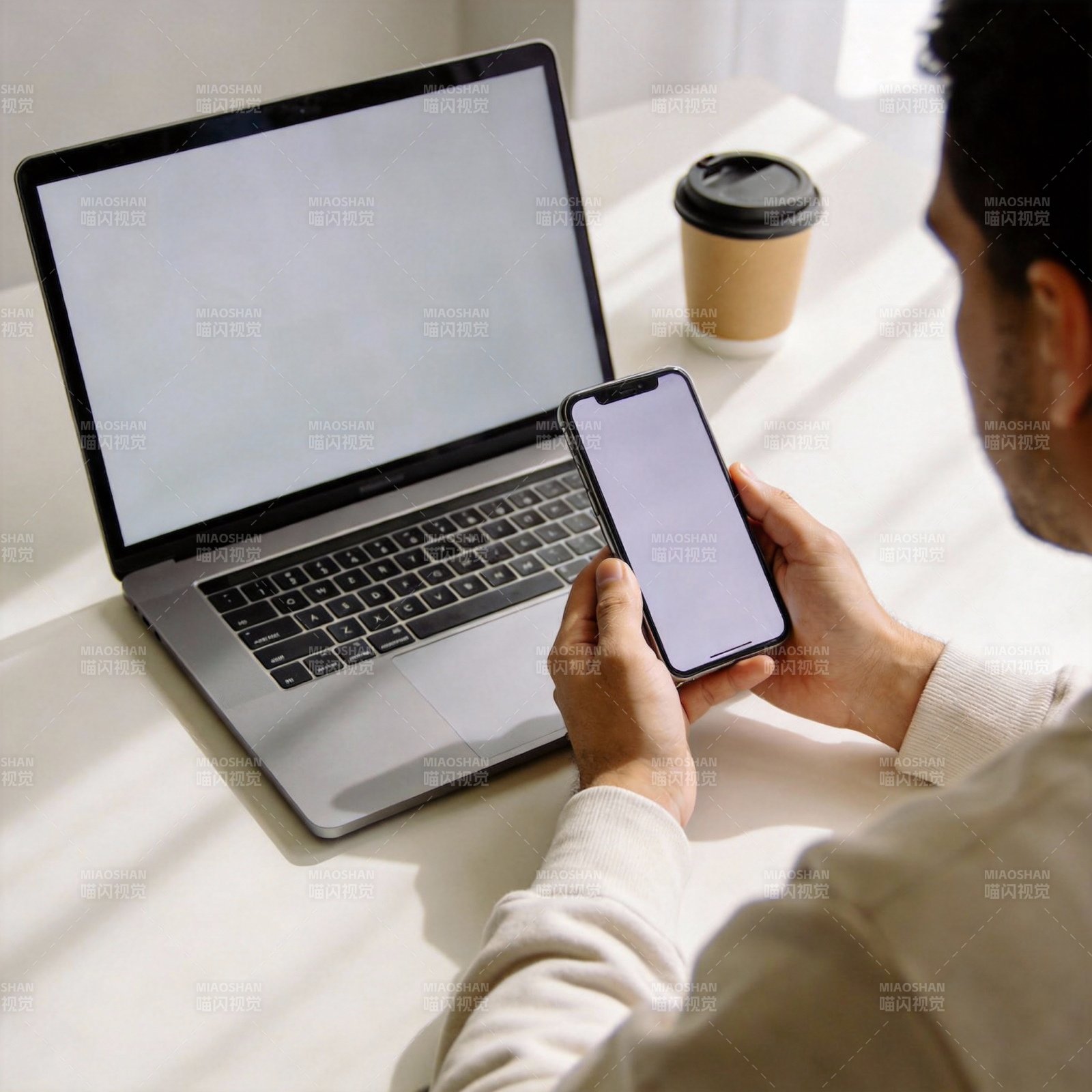 专注工作瞬间图片