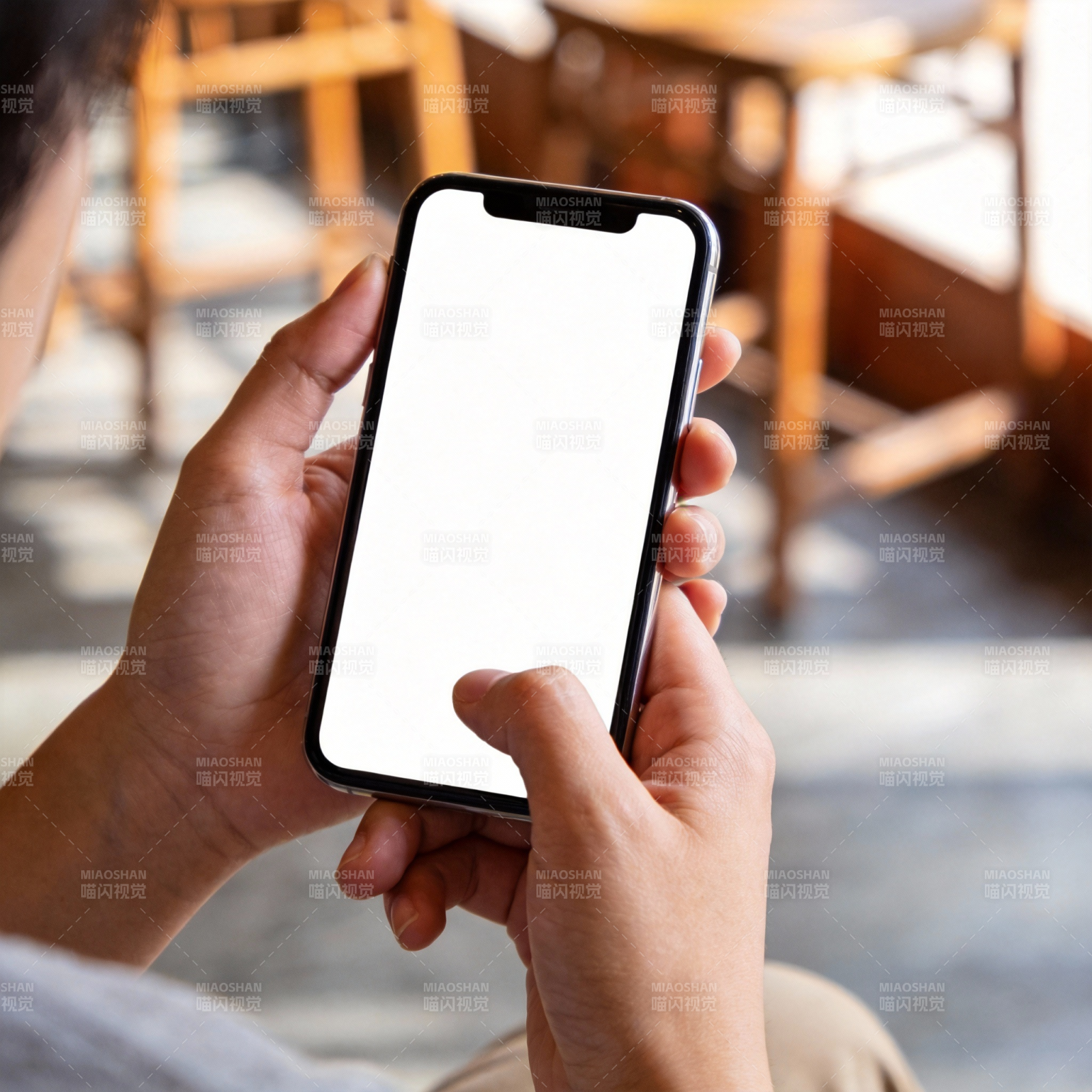手持手机空白屏图片