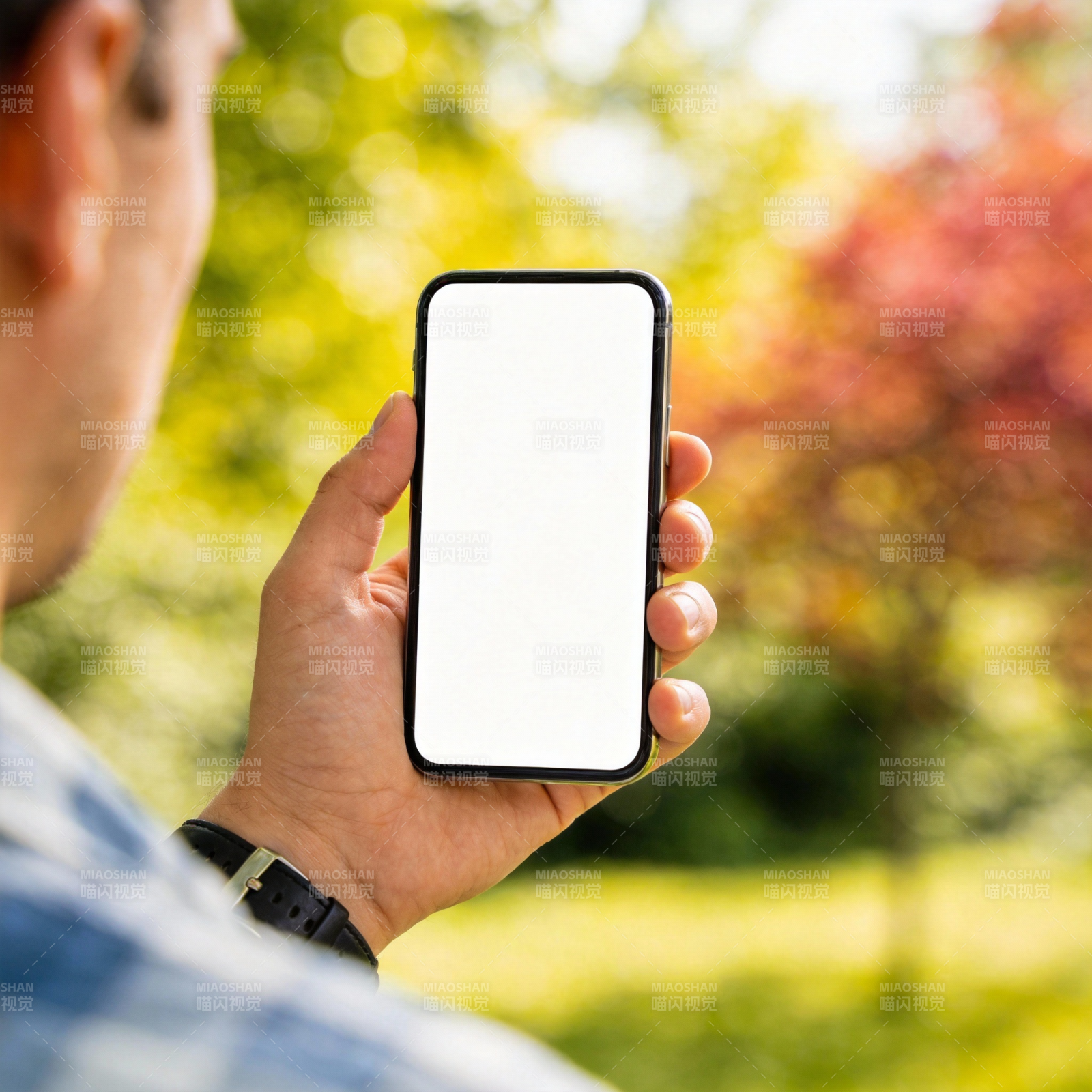 户外手持空白手机图片