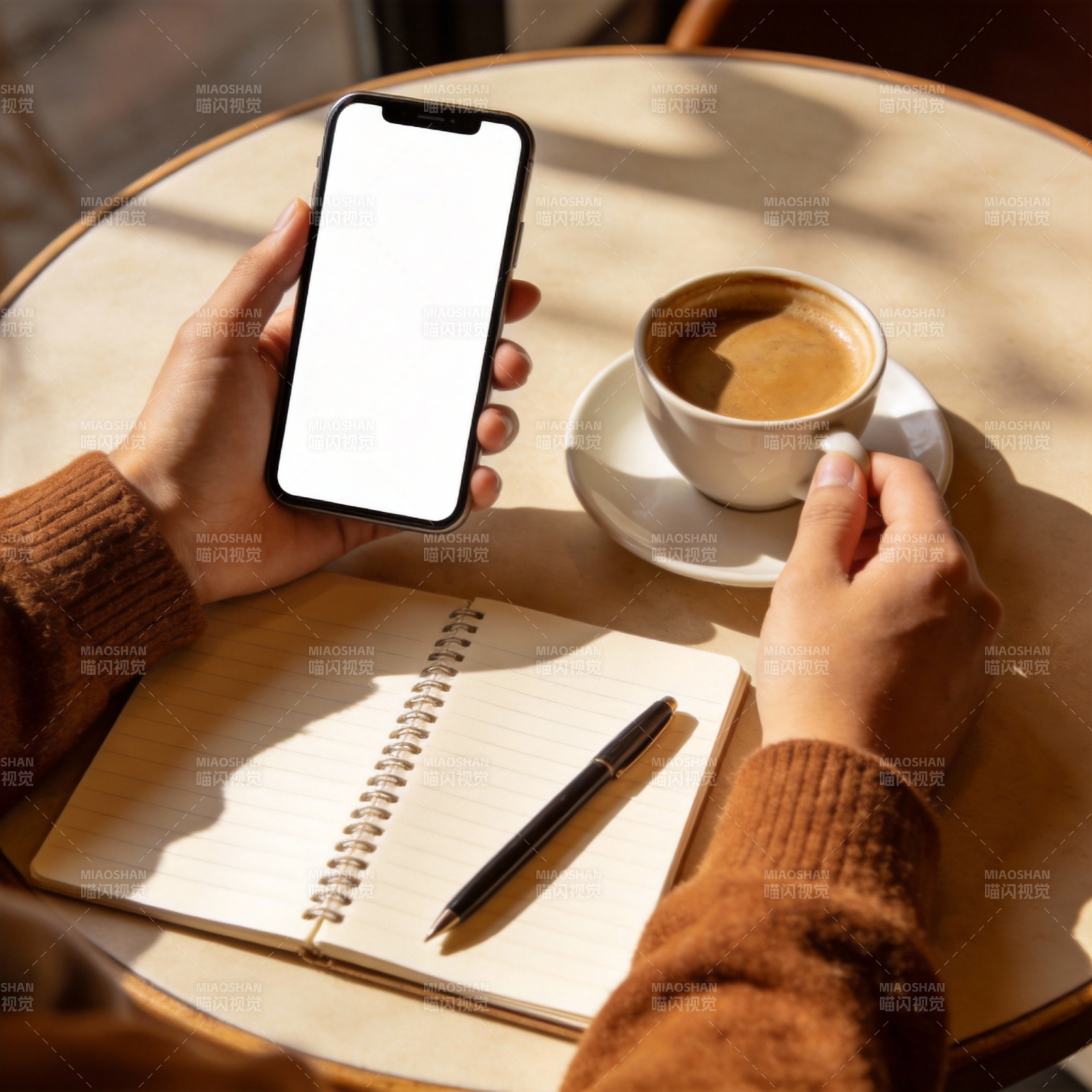 咖啡时光 手机与笔记图片