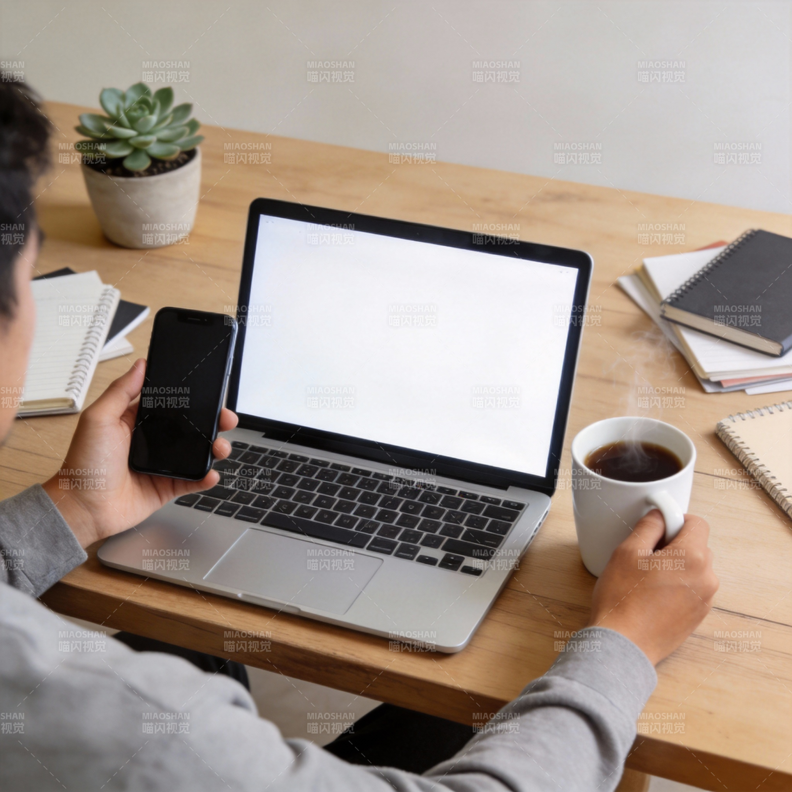 专注工作 咖啡相伴图片