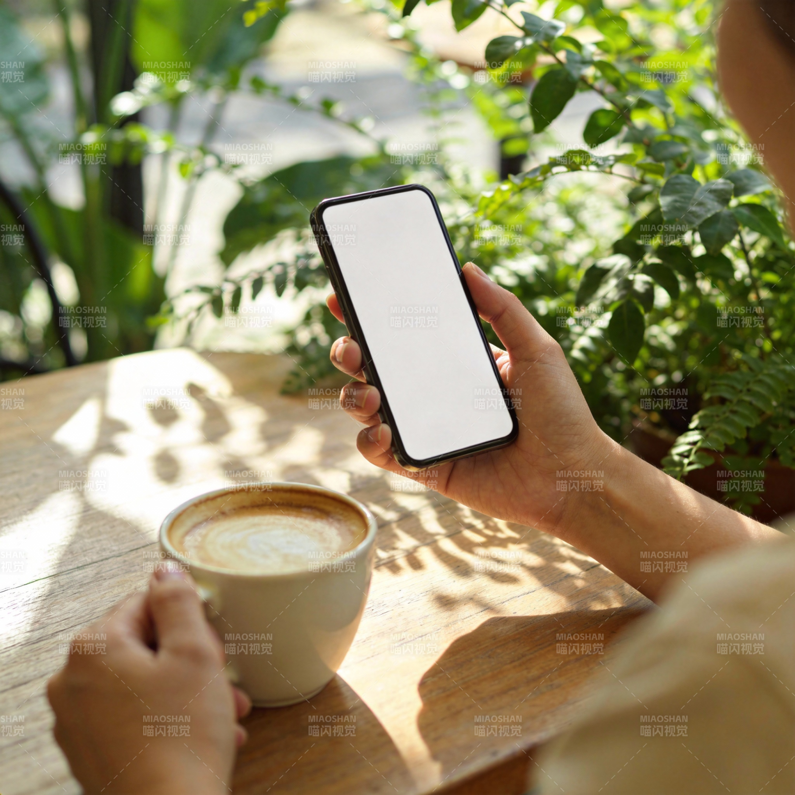 咖啡时光 手机相伴图片
