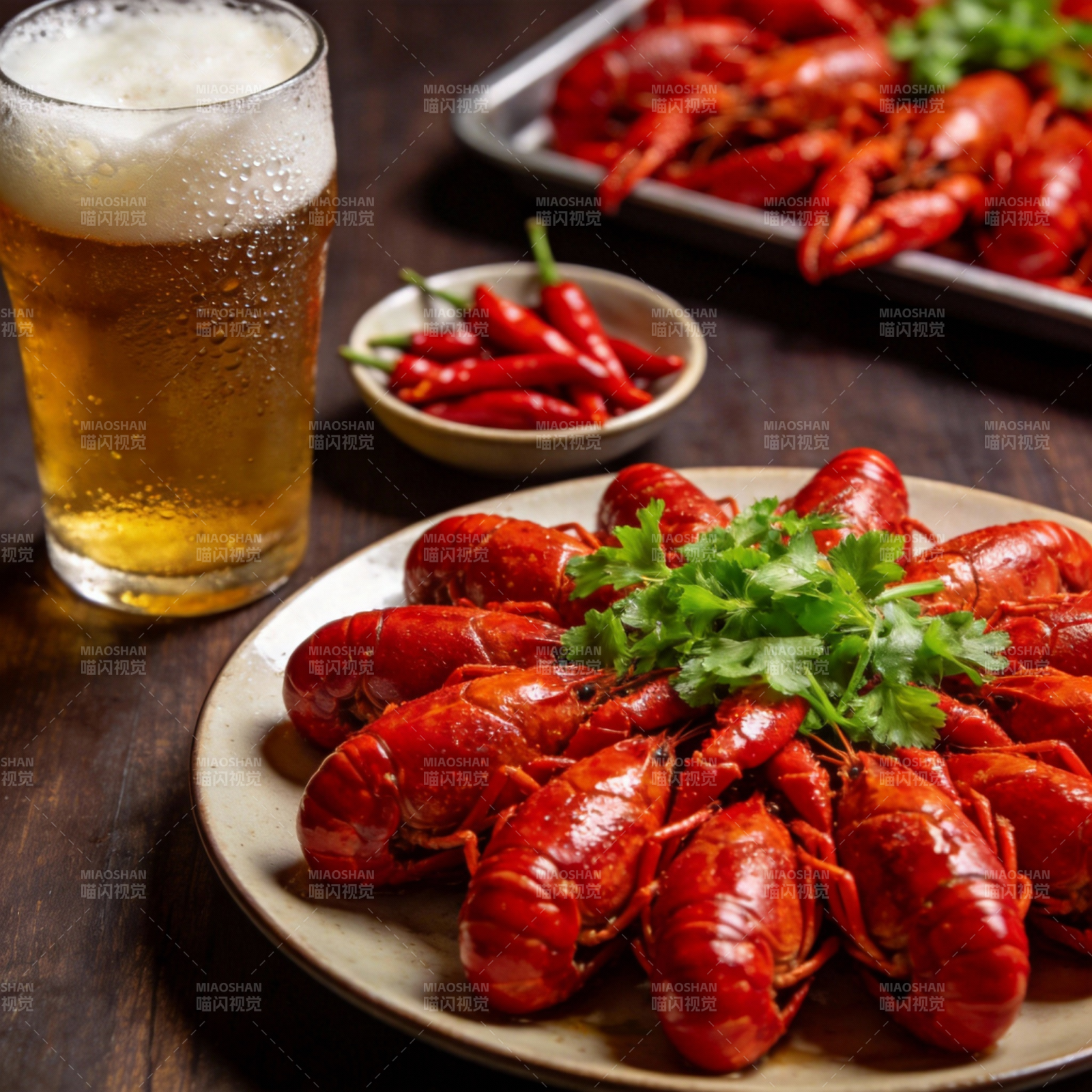 小龙虾配啤酒图片