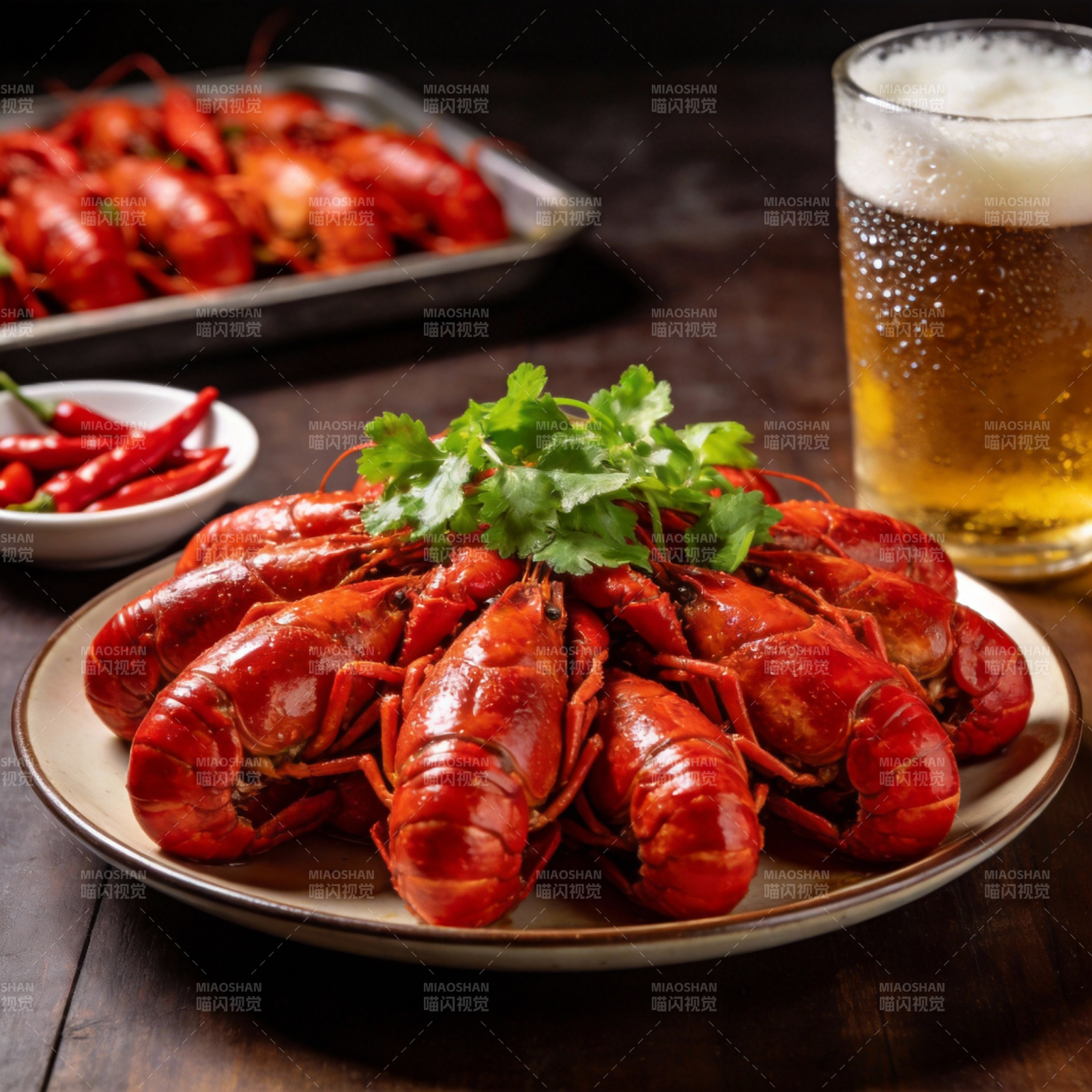 小龙虾配啤酒图片