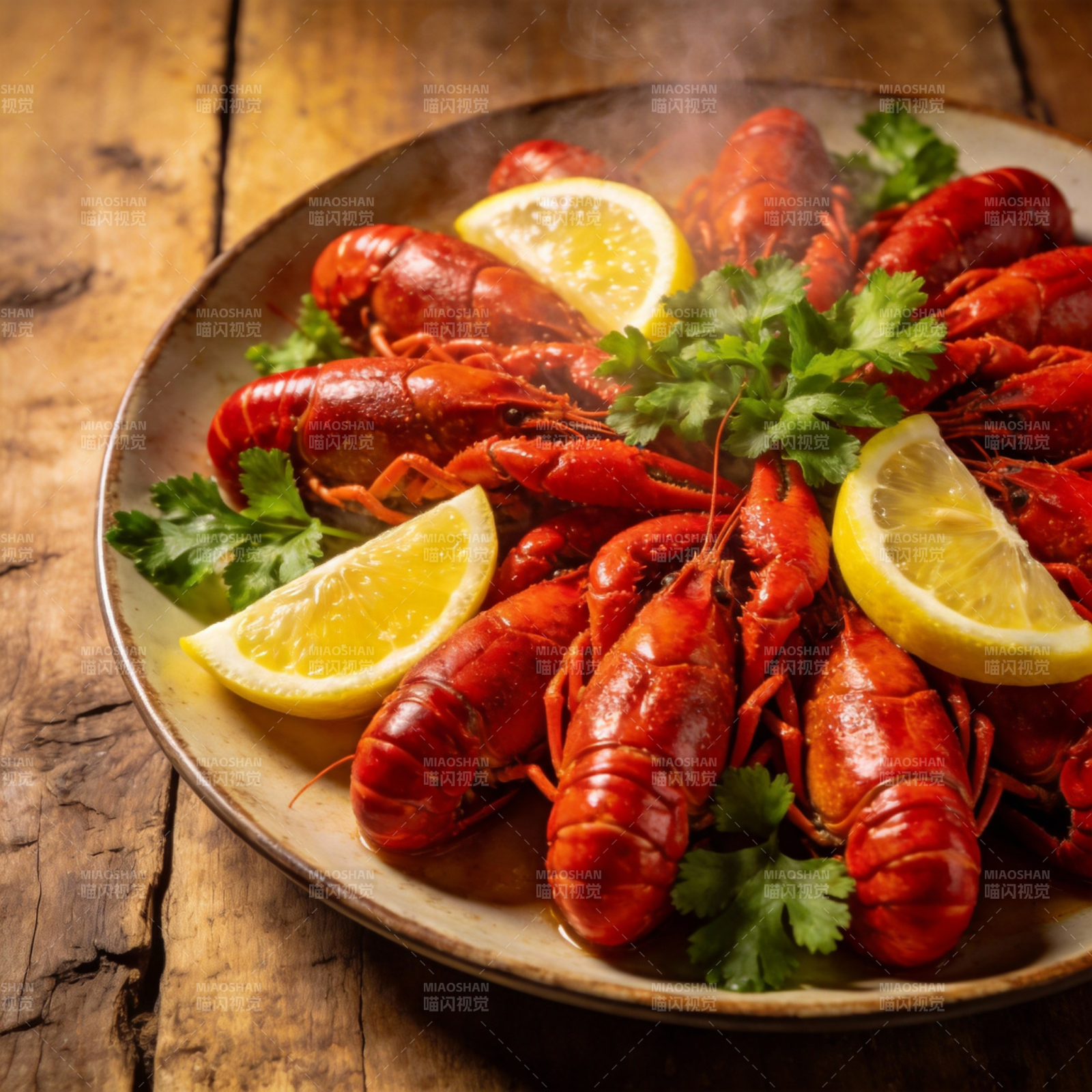 香辣小龙虾配柠檬图片