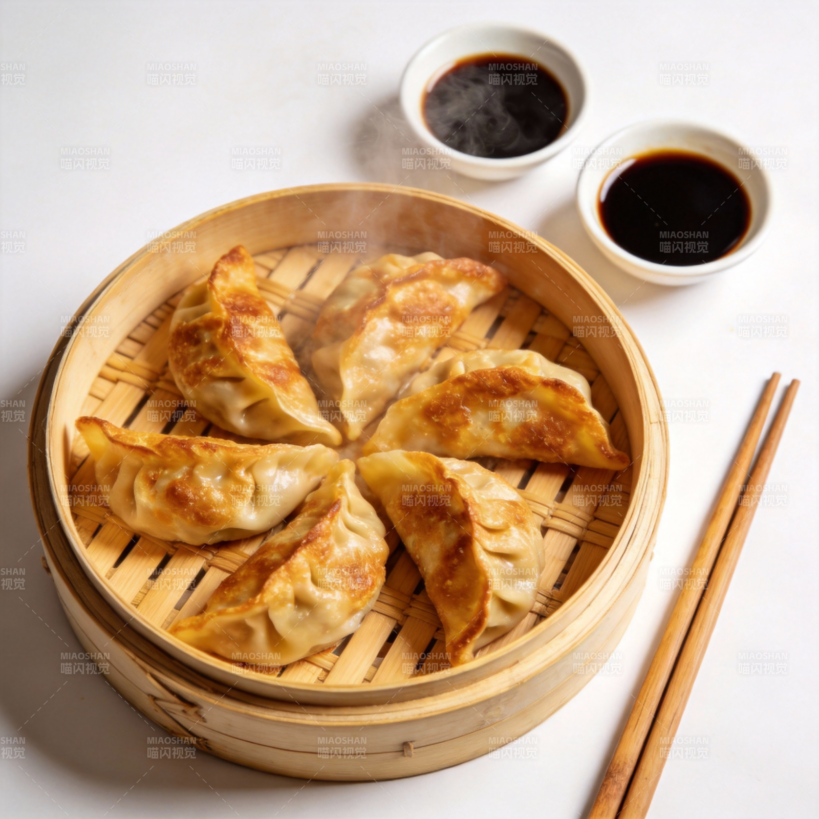 蒸饺配酱油图片