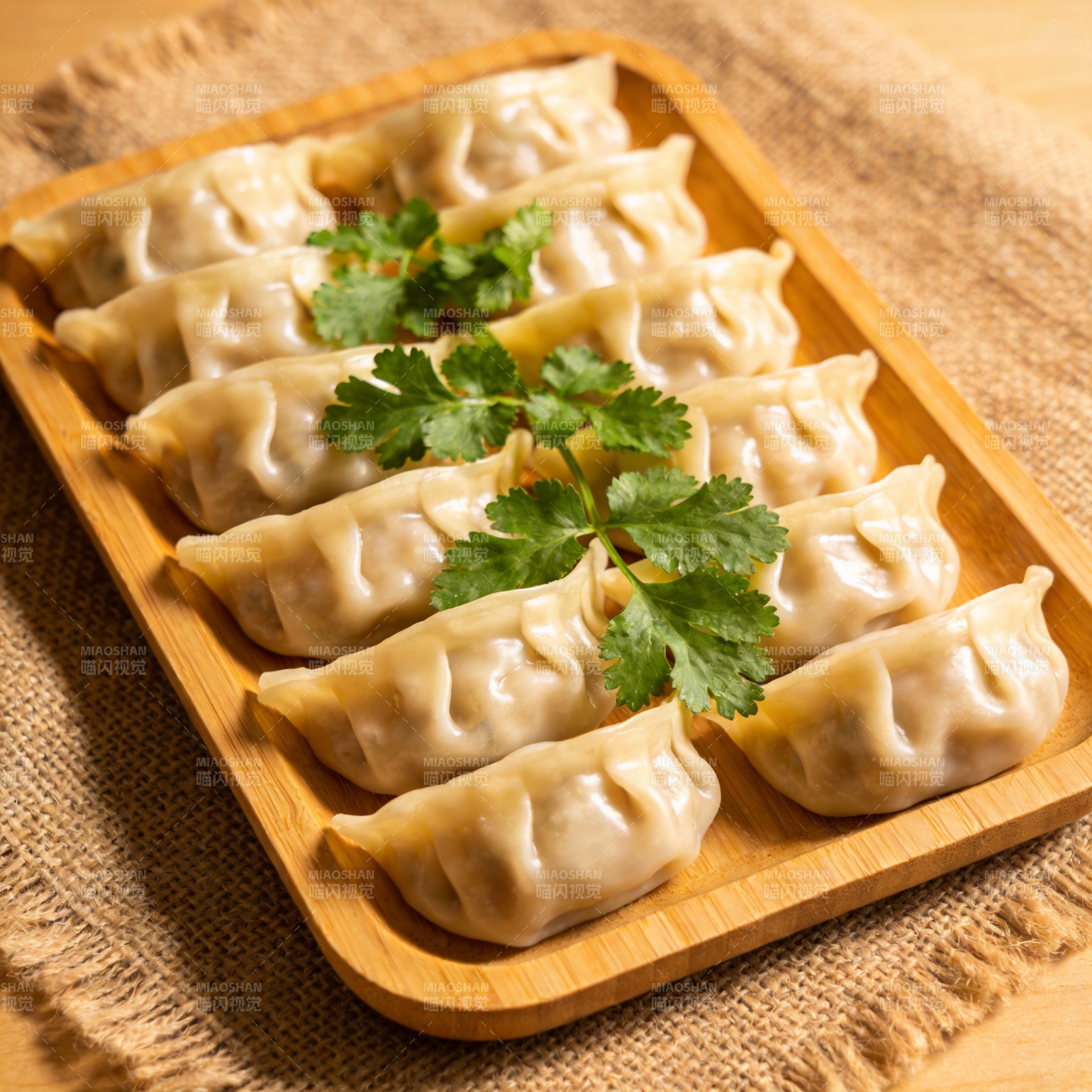 美味饺子配香菜图片