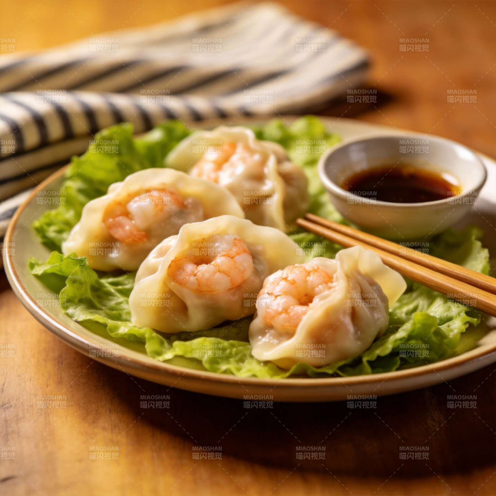 鲜虾饺子配酱油图片