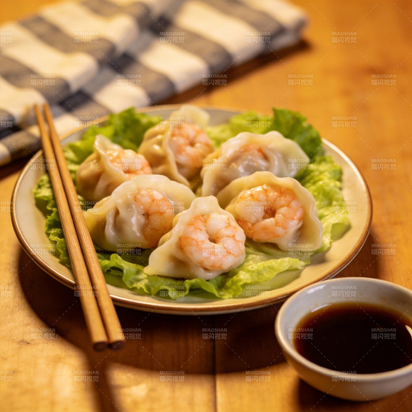 虾仁饺子配酱油图片