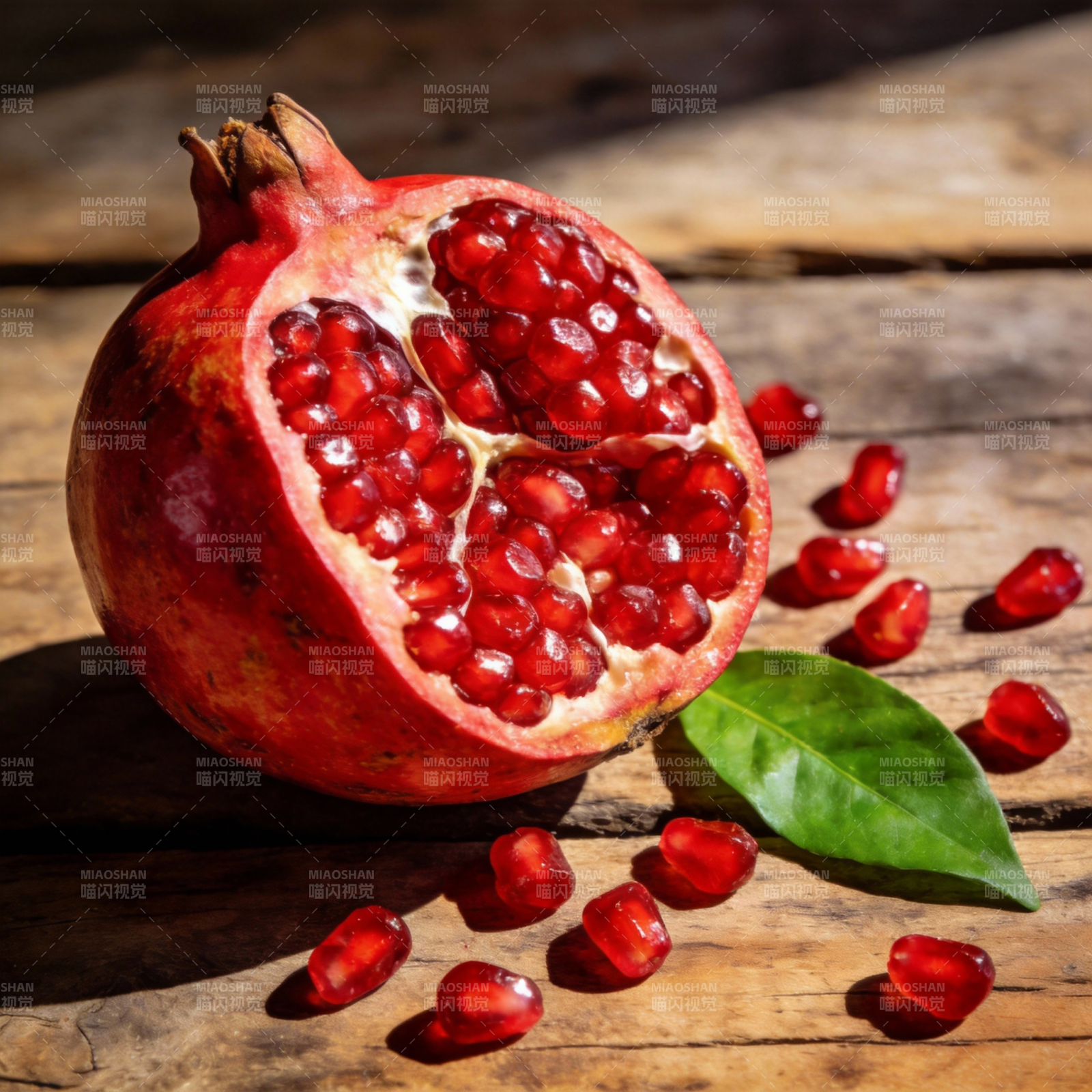 石榴鲜红诱人图片