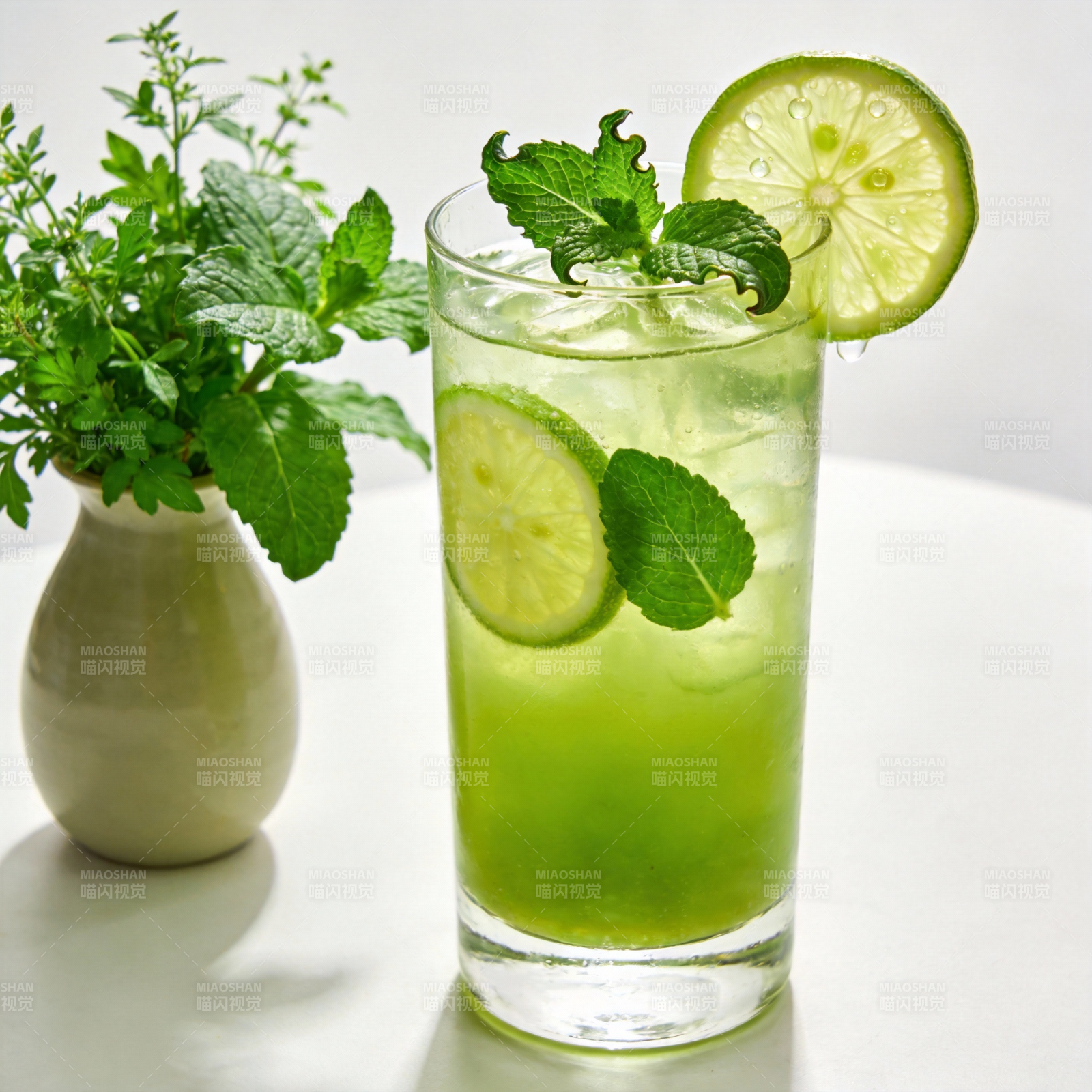 清新薄荷青柠饮图片