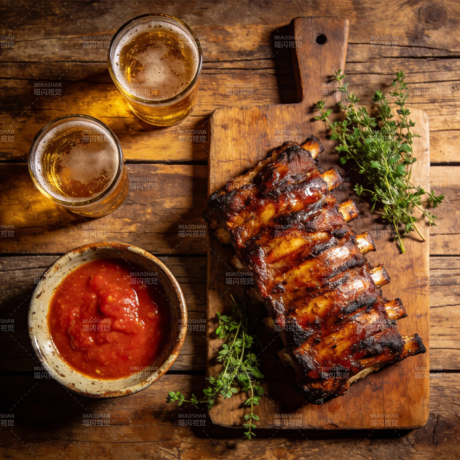烤肋排配啤酒图片
