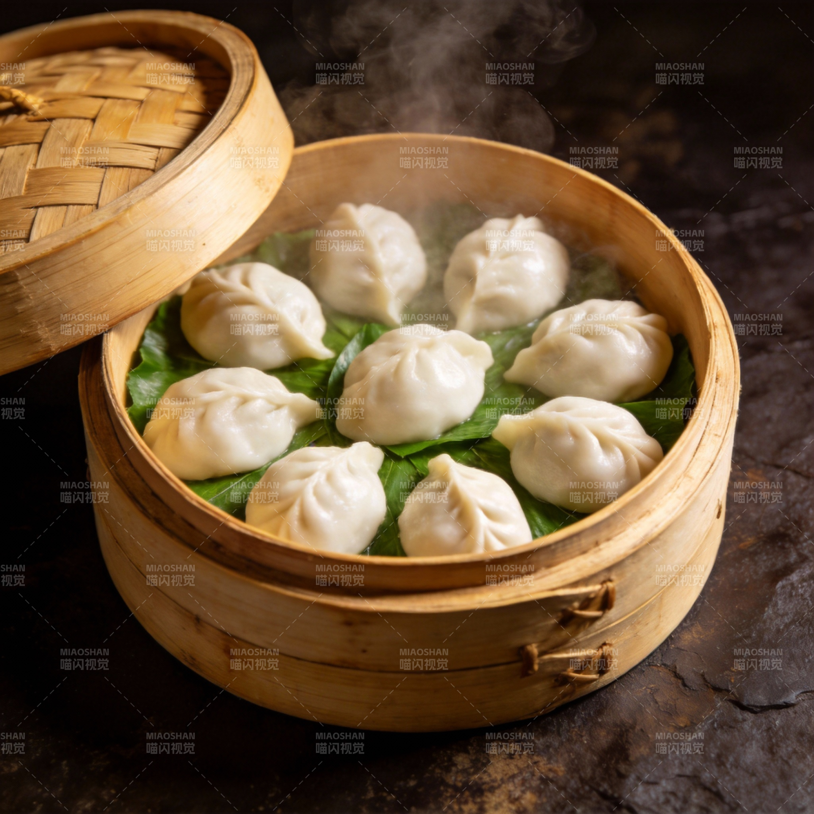 热腾腾的蒸饺图片