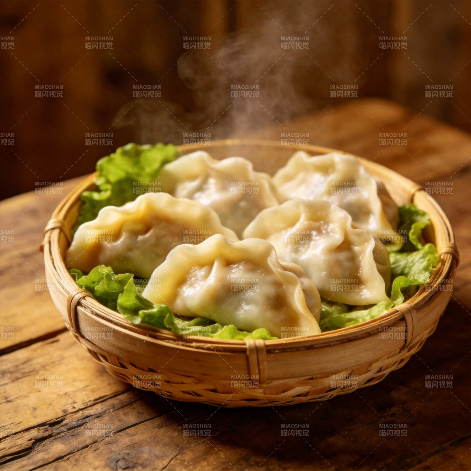 热气腾腾的蒸饺图片