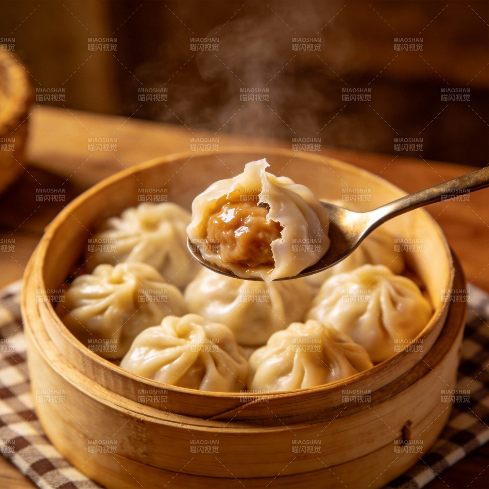 热腾腾的蒸饺图片